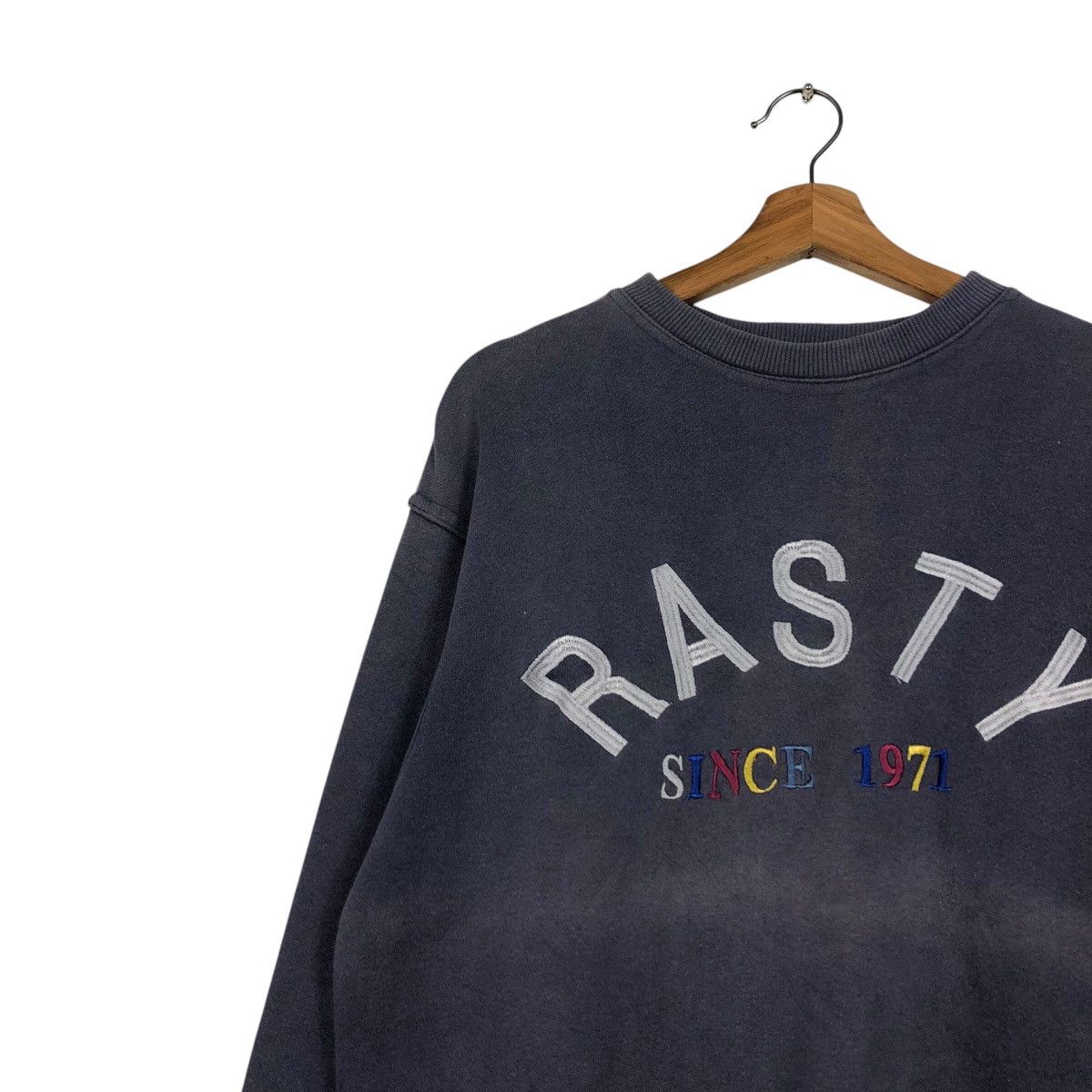 Japanese Brand Rasty 1971 Sun-Faded Navy Crewneck – Rainbow Stitch Vintage Size US M / EU 48-50 / 2 - 8 Thumbnail