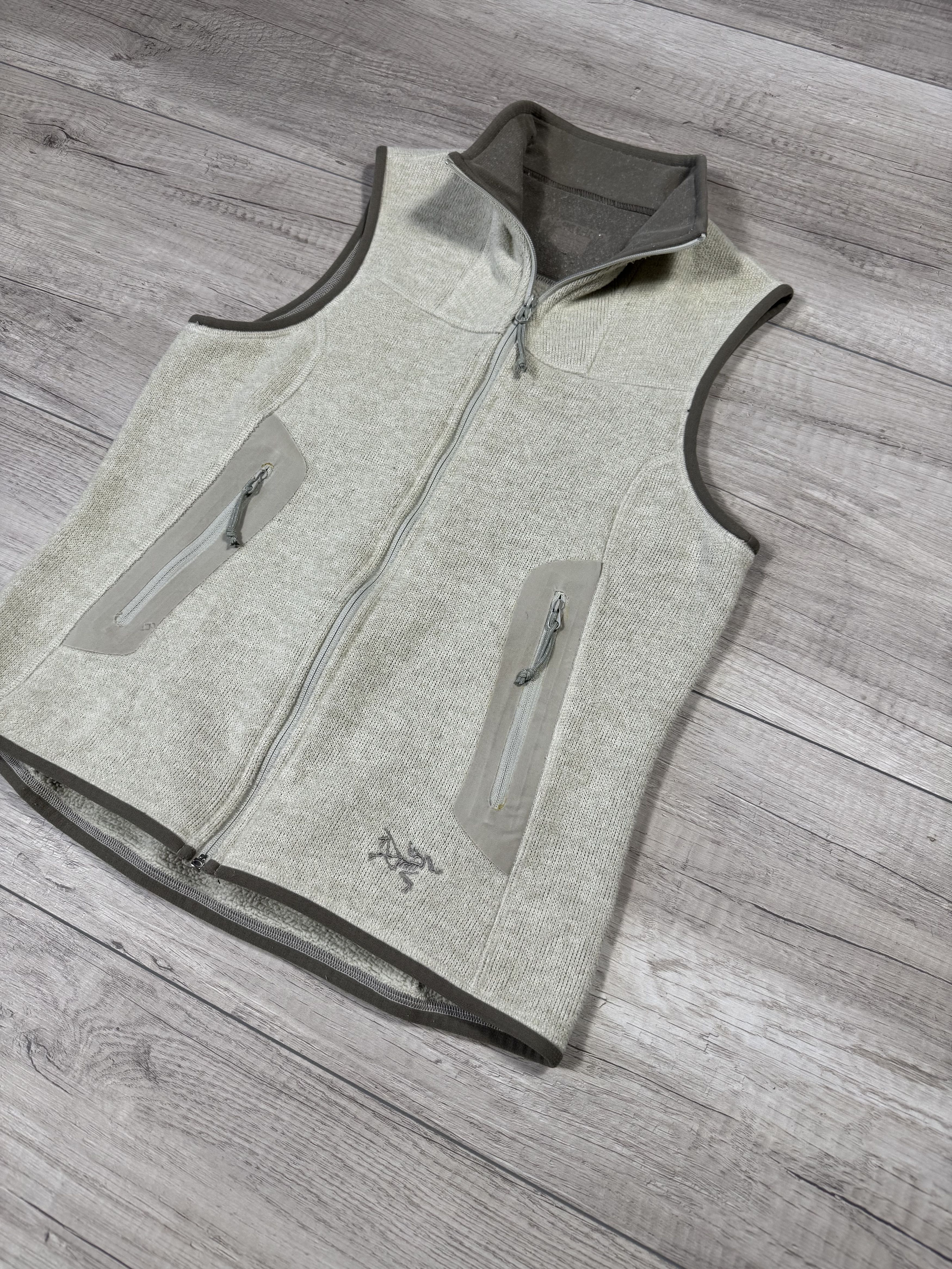 Arc'teryx Vintage Arcteryx Cream Fleece Full Zip Polartec Vest Size S / US 4 / IT 40 - 3 Thumbnail
