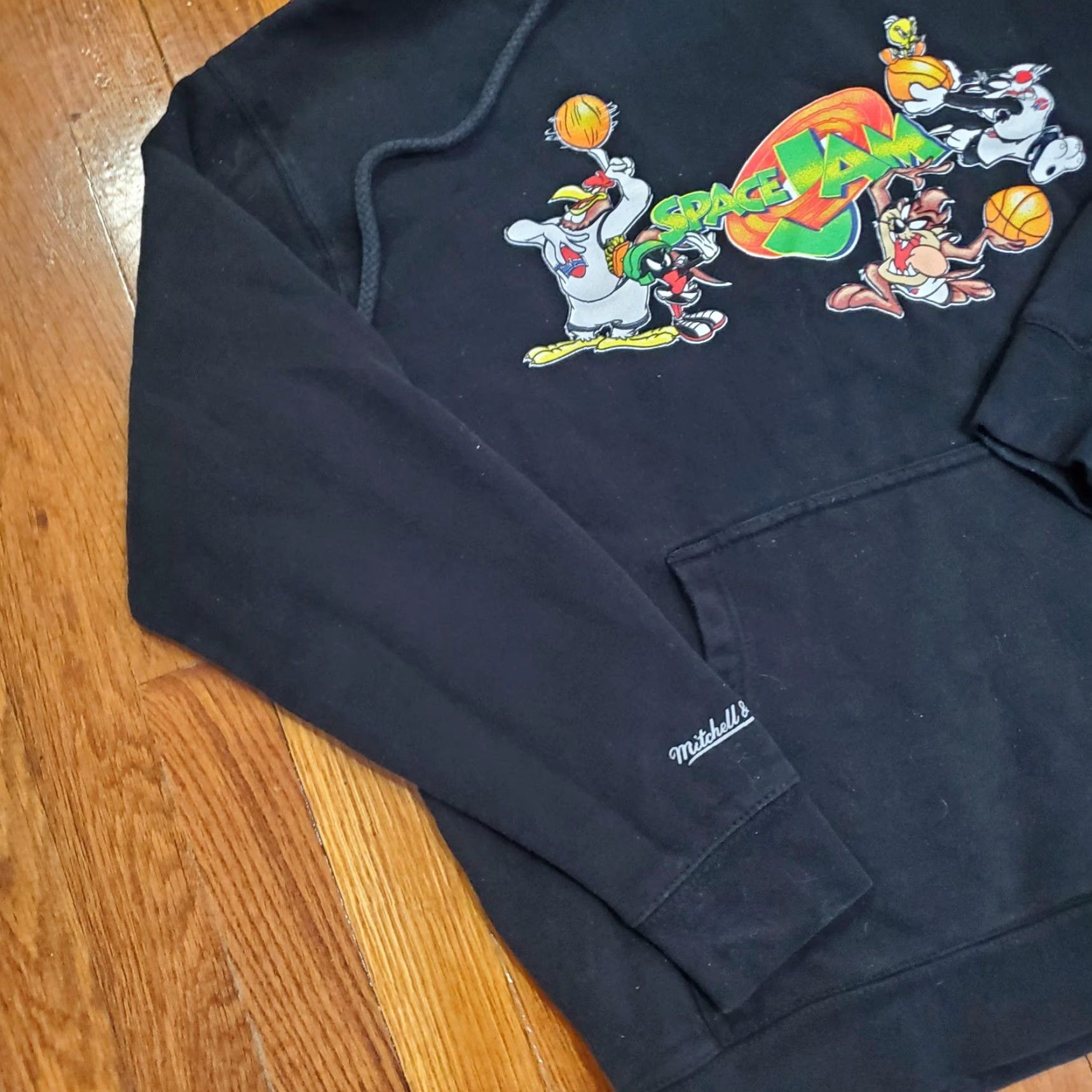 Mitchell & Ness VINTAGE Mitchell & Ness Hoodie Mens M Black Space Jam 25th Anniversary Looney Tunes Graphic Print Embroidered Logo Kangaroo Pocket Drawstring Hooded Size US M / EU 48-50 / 2 - 2 Thumbnail