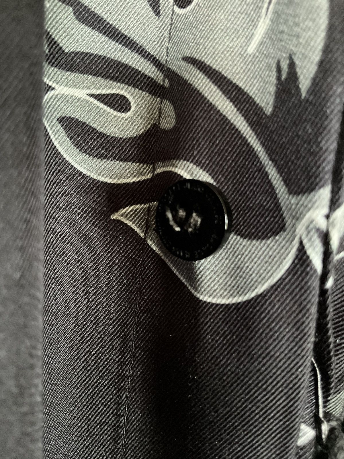 Versace Versace silk shirt black and grey never worn tag still on Size US XL / EU 56 / 4 - 3 Thumbnail