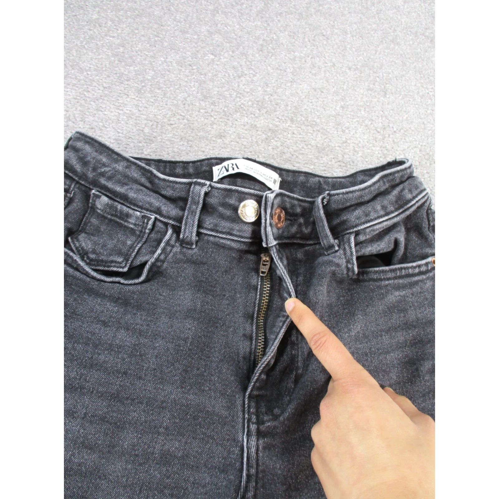 Zara ZARA Jeans Women Gray Denim Straight Leg 2 Regular Mid Rise Raw Hem Zip Accent Size 26" / US 2 / IT 38 - 4 Thumbnail