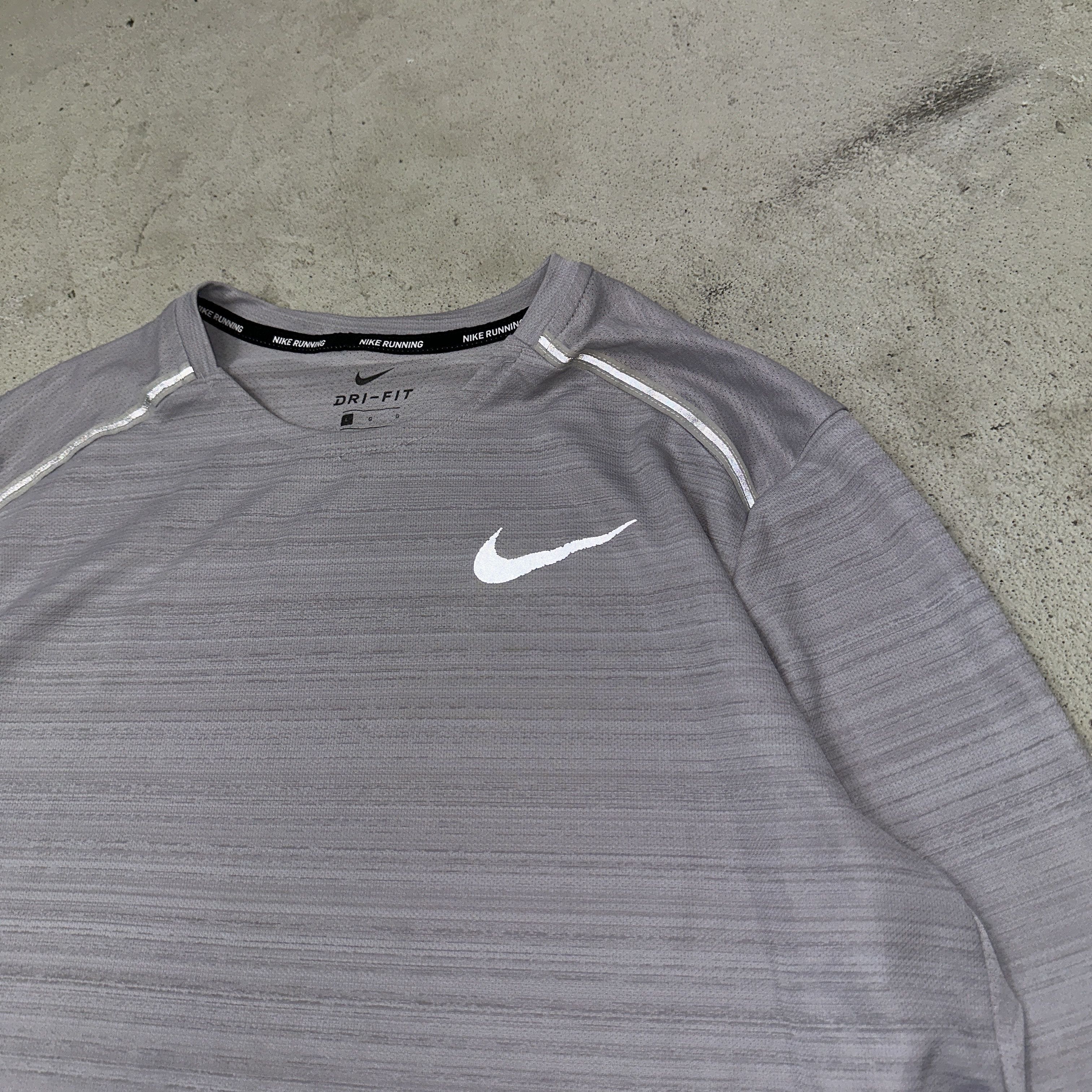 Nike Vintage Sporty Active Nike Running Dri-Fit Longsleeve 00s Size US L / EU 52-54 / 3 - 2 Thumbnail