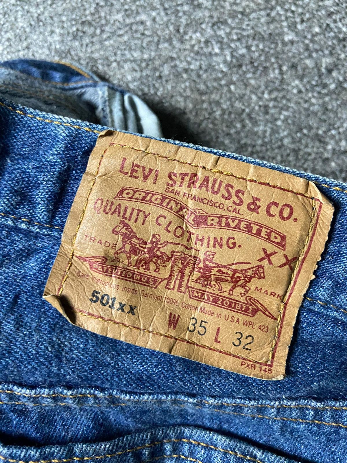 Levi's Levis Strauss Co. 501 Denim Jeans (159) Size US 33 - 4 Thumbnail