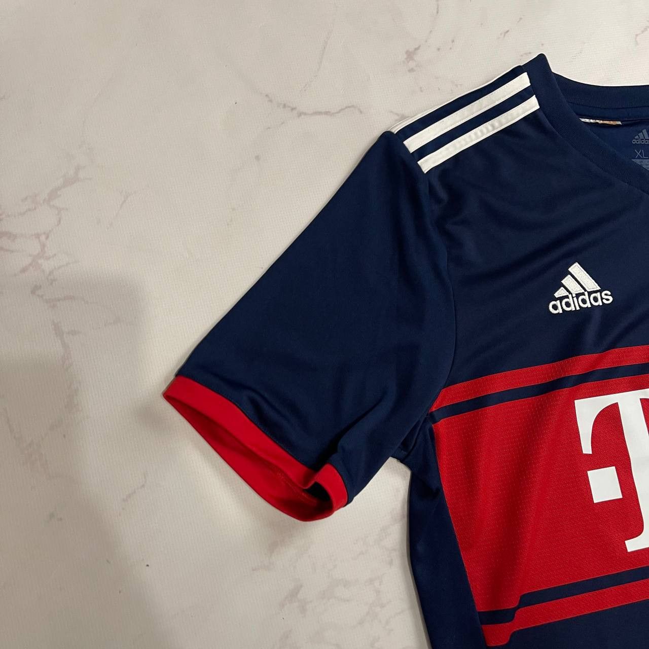 Adidas AdidasB AYERN MUNICH 2017 Away Football Shirt Soccer Jersey Size US M / EU 48-50 / 2 - 4 Thumbnail