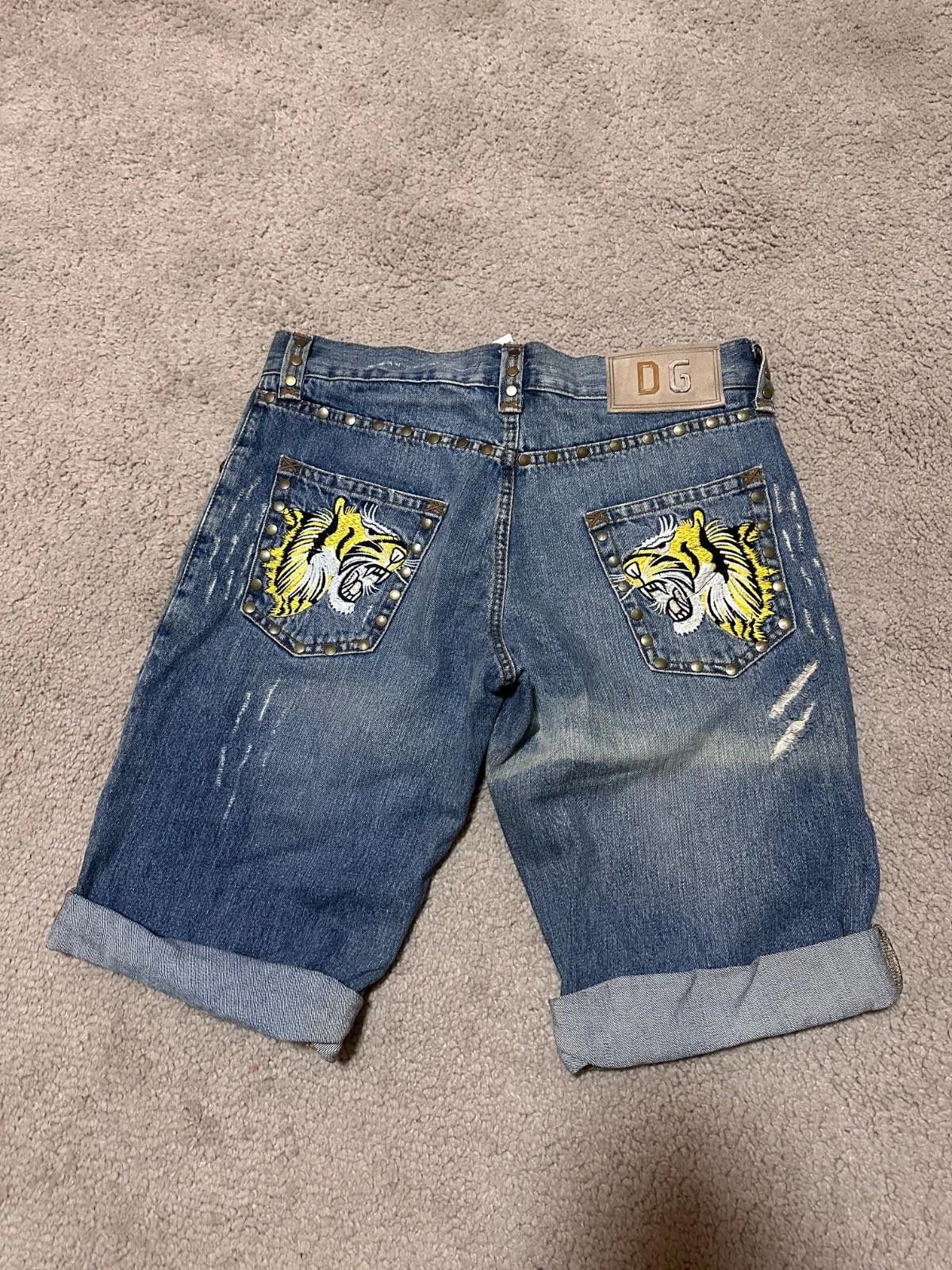 Dolce & Gabbana Dolce & Gabbana DG Tiger Embroidery Studded Denim Shorts M Size 28" / US 6 / IT 42 - 1 Thumbnail