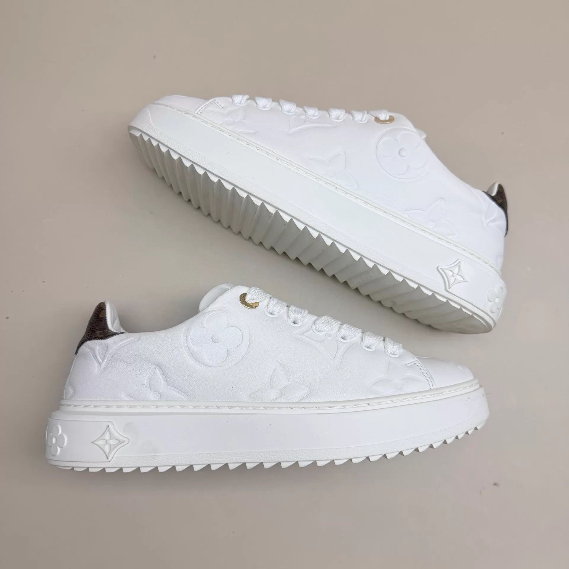 Louis Vuitton LV TimeOut W/B Embossed Platform Shoes 38 95new Size US 7.5 / IT 37.5 - 4 Thumbnail