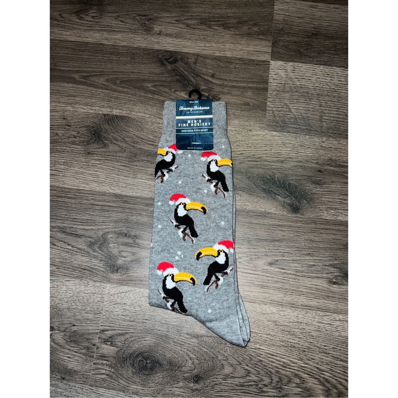 Tommy Bahama Tommy Bahama Men’s Fine Hosiery Grey Toucans Christmas Socks Size ONE SIZE - 1 Thumbnail