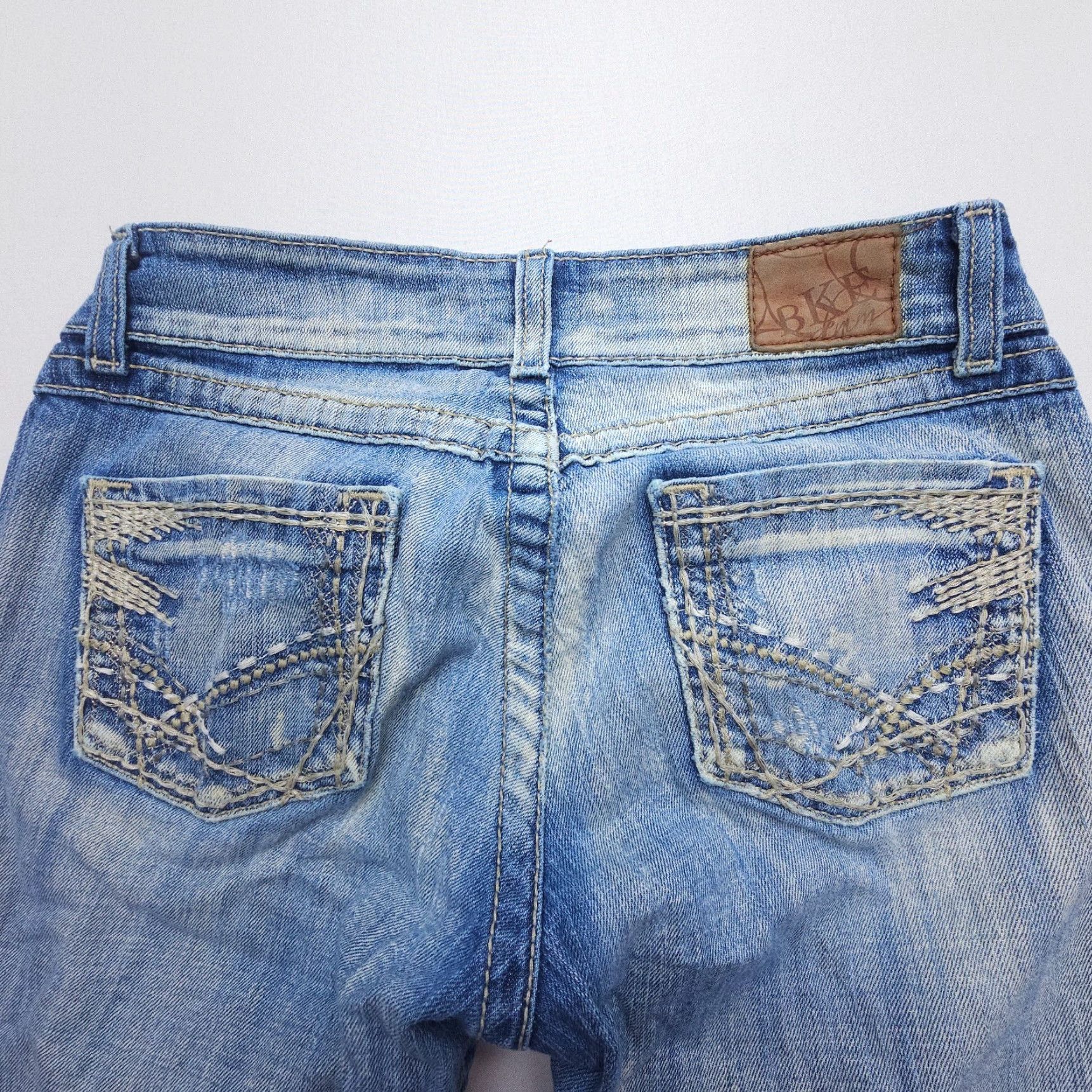 Vintage Buckle BKE Culture Capri Jeans Blue Distressed Low Rise 28 Regular Women Jeans Capris 5-Pocket Denim Capris Size 28" / US 6 / IT 42 - 4 Thumbnail