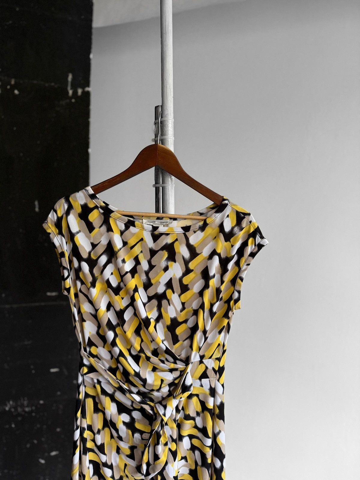 Designer × Diane von Furstenberg Diane Von Furstenberg Vintage 00s Silk Jersey Short Dress Size M / US 6-8 / IT 42-44 - 2 Thumbnail