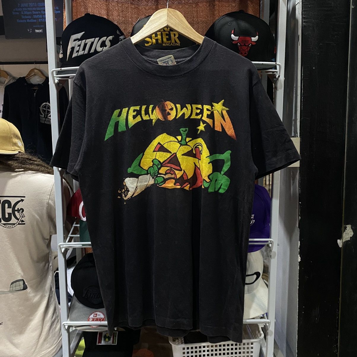 Band Tees Vintage 90s Helloween Smokin Tour 1992 Band T-shirt L Size US L / EU 52-54 / 3 - 1 Thumbnail