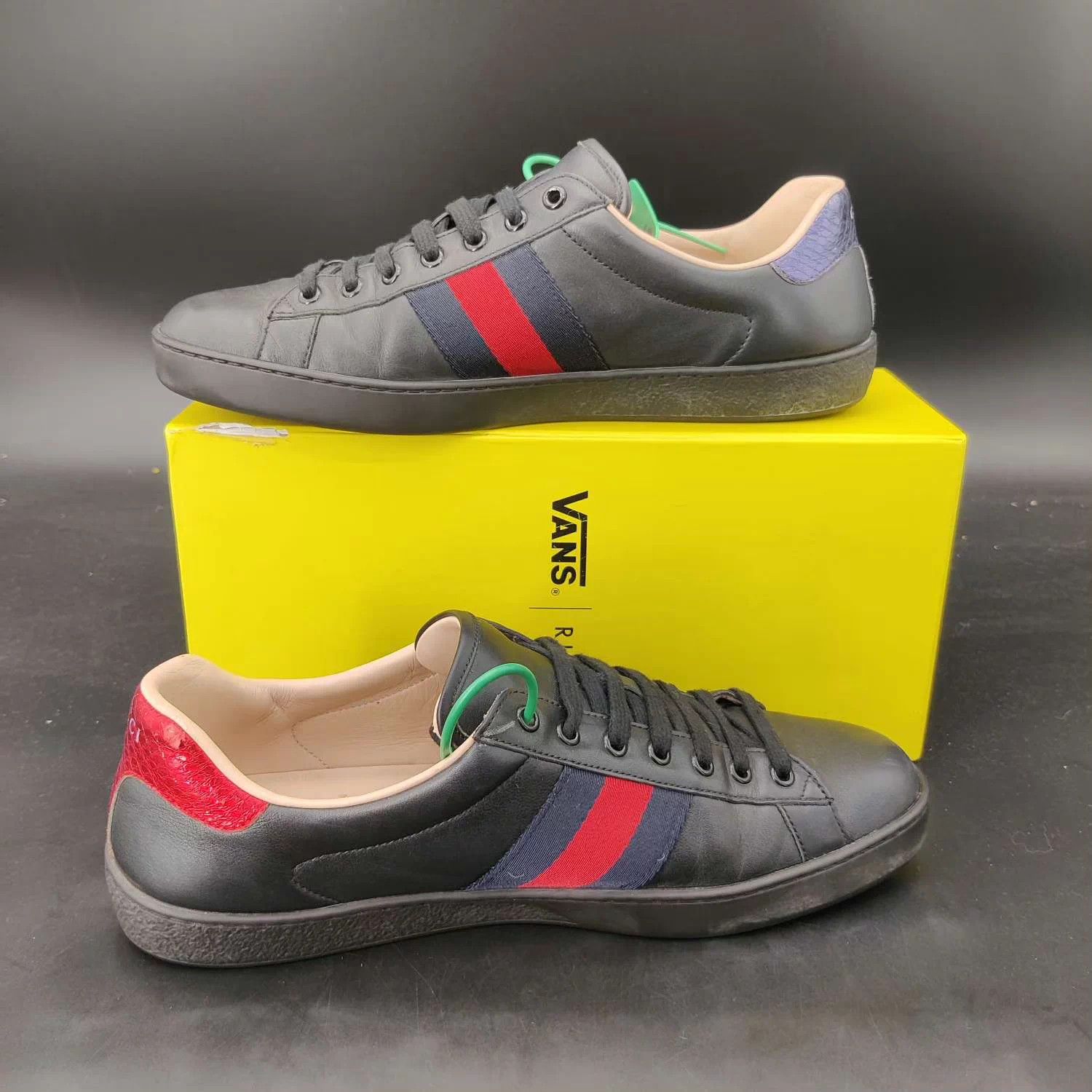 Gucci Gucci Ace Black Embroidered Bee 9.5 Like New Size US 9.5 / EU 42-43 - 3 Thumbnail