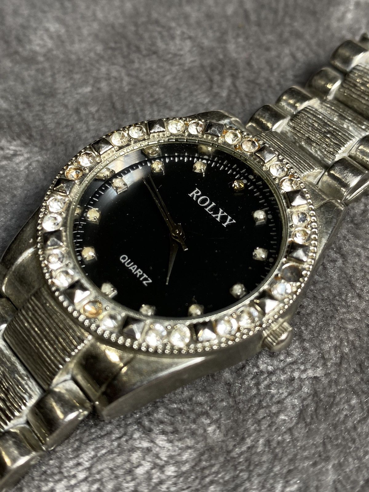 Jewelry × Vintage Futuristic Vintage Quartz Watch | 100% Working Size ONE SIZE - 4 Thumbnail