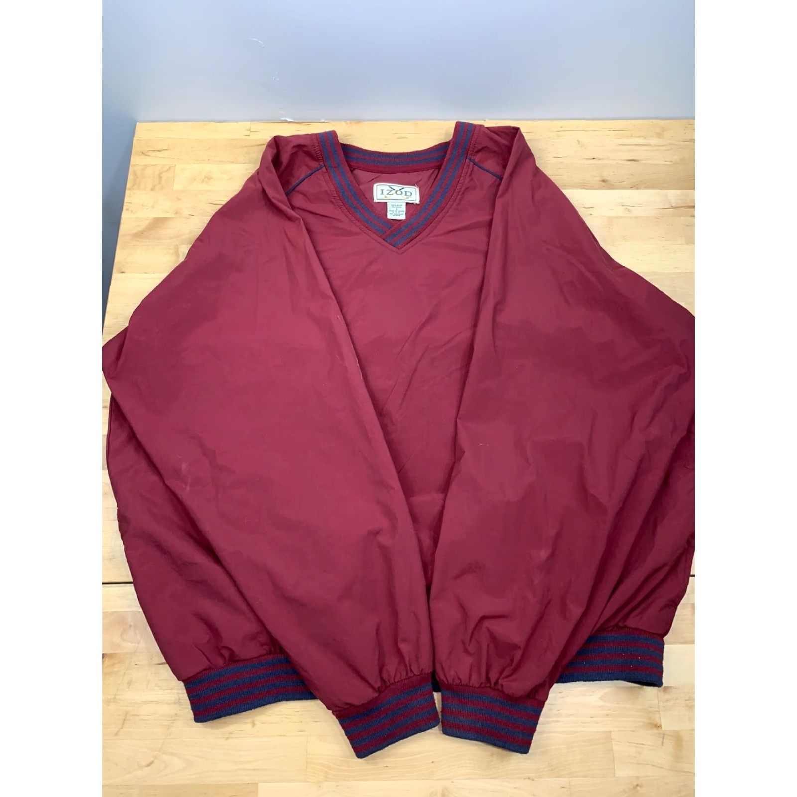 Izod VTG IZOD Pullover Windbreaker Sz L Red V Neck Long Sleeve Golf Distress #2355 Size US L / EU 52-54 / 3 - 3 Thumbnail