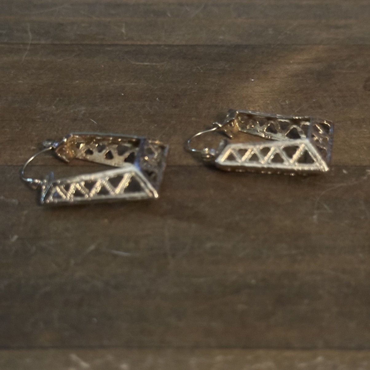 Other Gold tone filigree square hoop earrings Size ONE SIZE - 3 Thumbnail