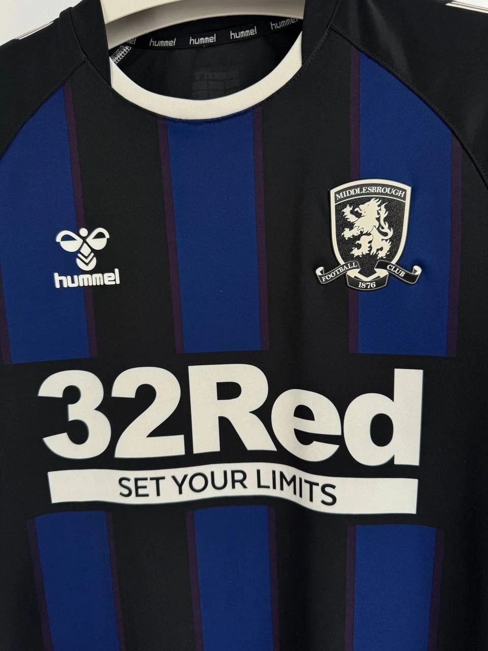 Hummel Hummel Middlesbrough Away Jersey 22/23 Black Blue Size US L / EU 52-54 / 3 - 7 Thumbnail