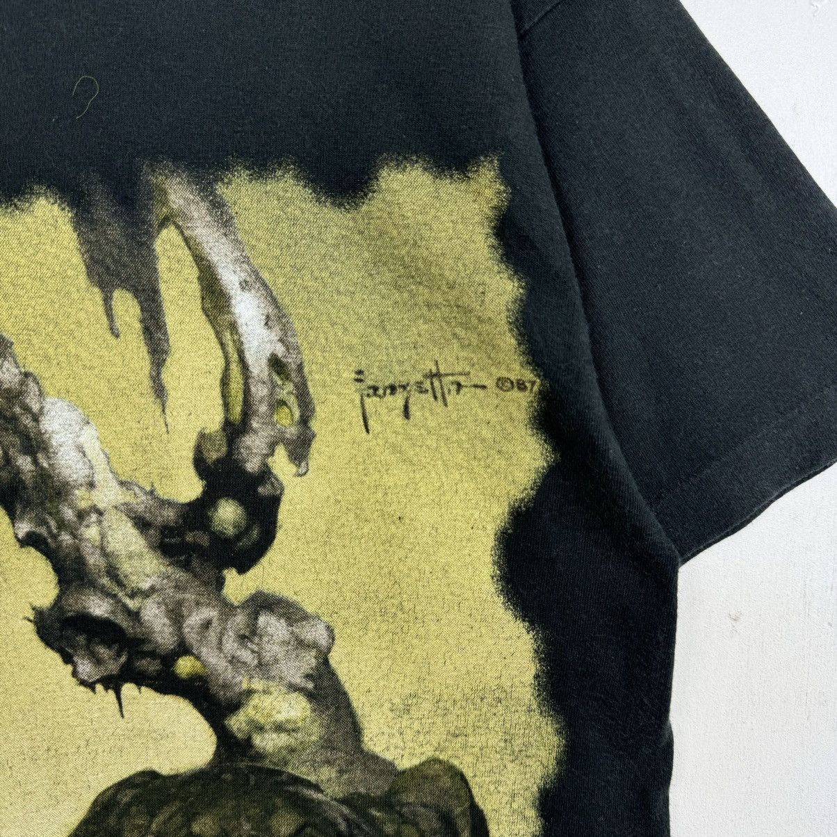 Fruit Of The Loom Vintage FRANK FRAZETTA Fantasy T-Shirt 90s Tee Size US L / EU 52-54 / 3 - 3 Thumbnail