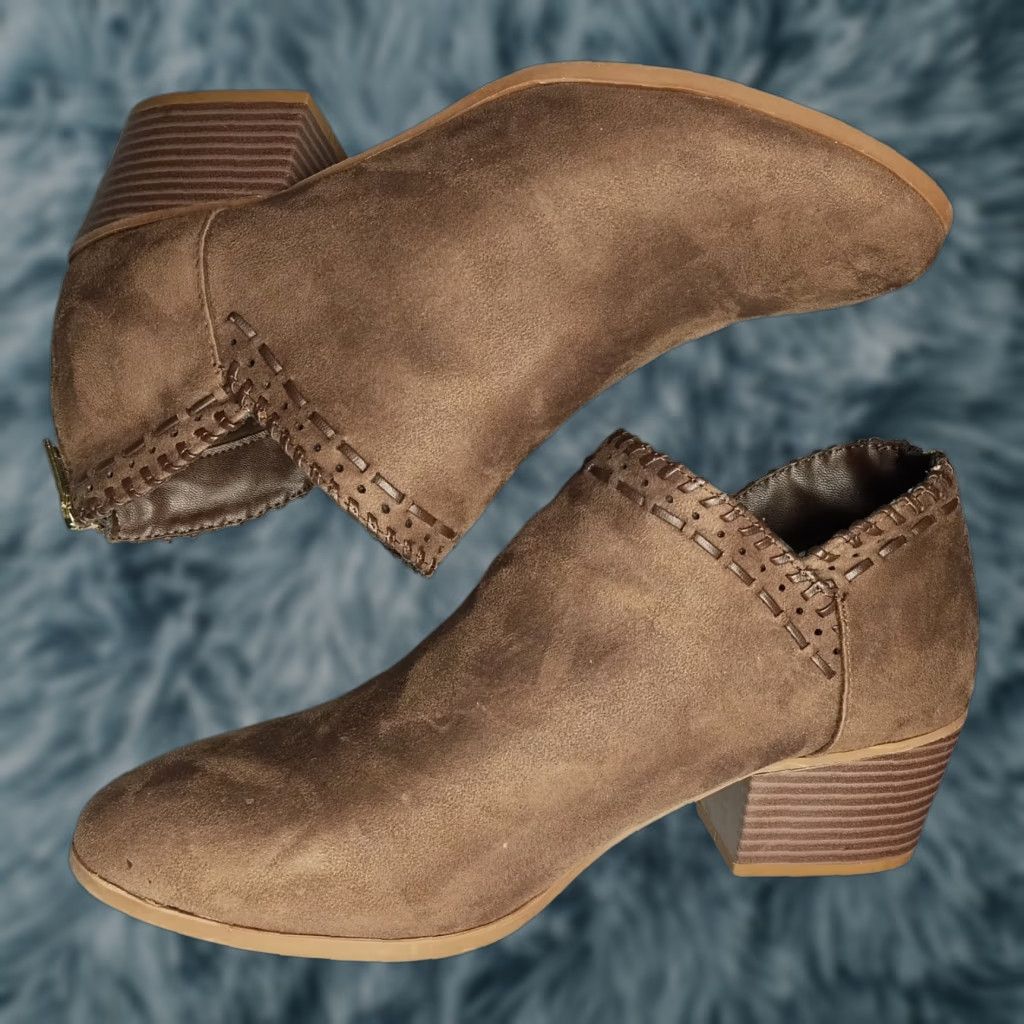 Gloria Vanderbilt Gloria Vanderbilt Womens Bootie Size 8.5 Brown Memory Foam Back Zip Ankle Boot Size US 9 / IT 39 - 1 Thumbnail