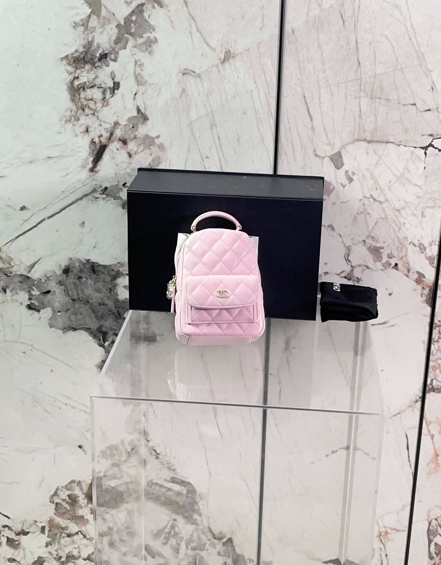 Chanel Pre-loved Bag Very good condition Size ONE SIZE - 1 Thumbnail