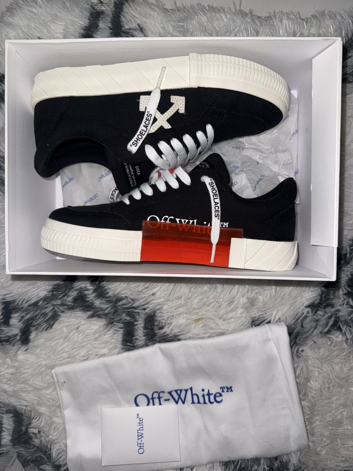Off-White Off-White Low Vulcanized Canvas Sneaker (Men) Size US 9 / EU 42 - 2 Thumbnail
