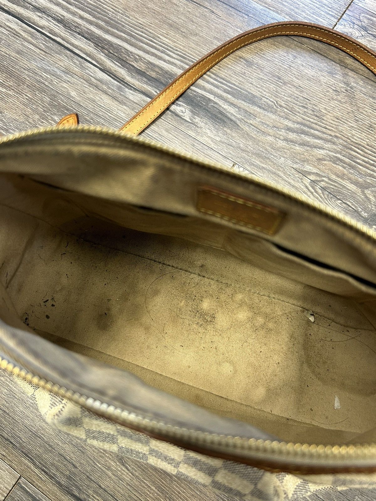 Louis Vuitton Louis Vuitton Purse Size ONE SIZE - 2 Thumbnail