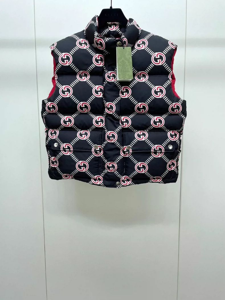 Gucci Gucci Full logo down vest 2504-Nextarrow Size XS / US 0-2 / IT 36-38 - 1 Thumbnail