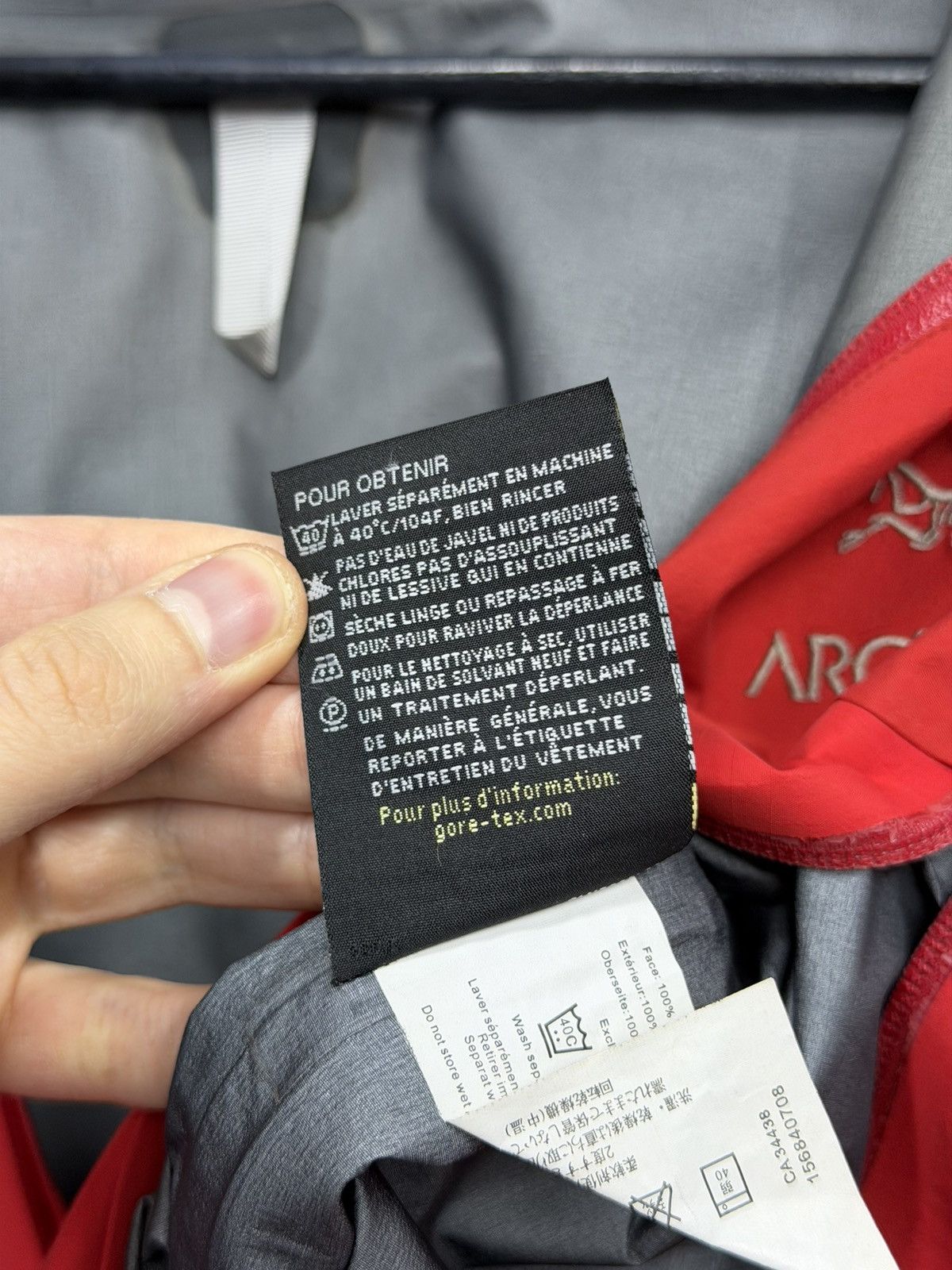 Arc'teryx Vintage Arc’teryx Beta AR Gore-Tex Pro Shell Jacket Hooded Size US L / EU 52-54 / 3 - 13 Thumbnail