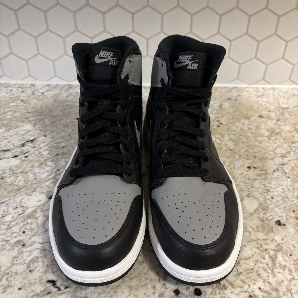 Jordan Brand Size 12- Jordan 1 high OG Shadow (2013) BRAND NEW Size US 12 / EU 45 - 4 Thumbnail