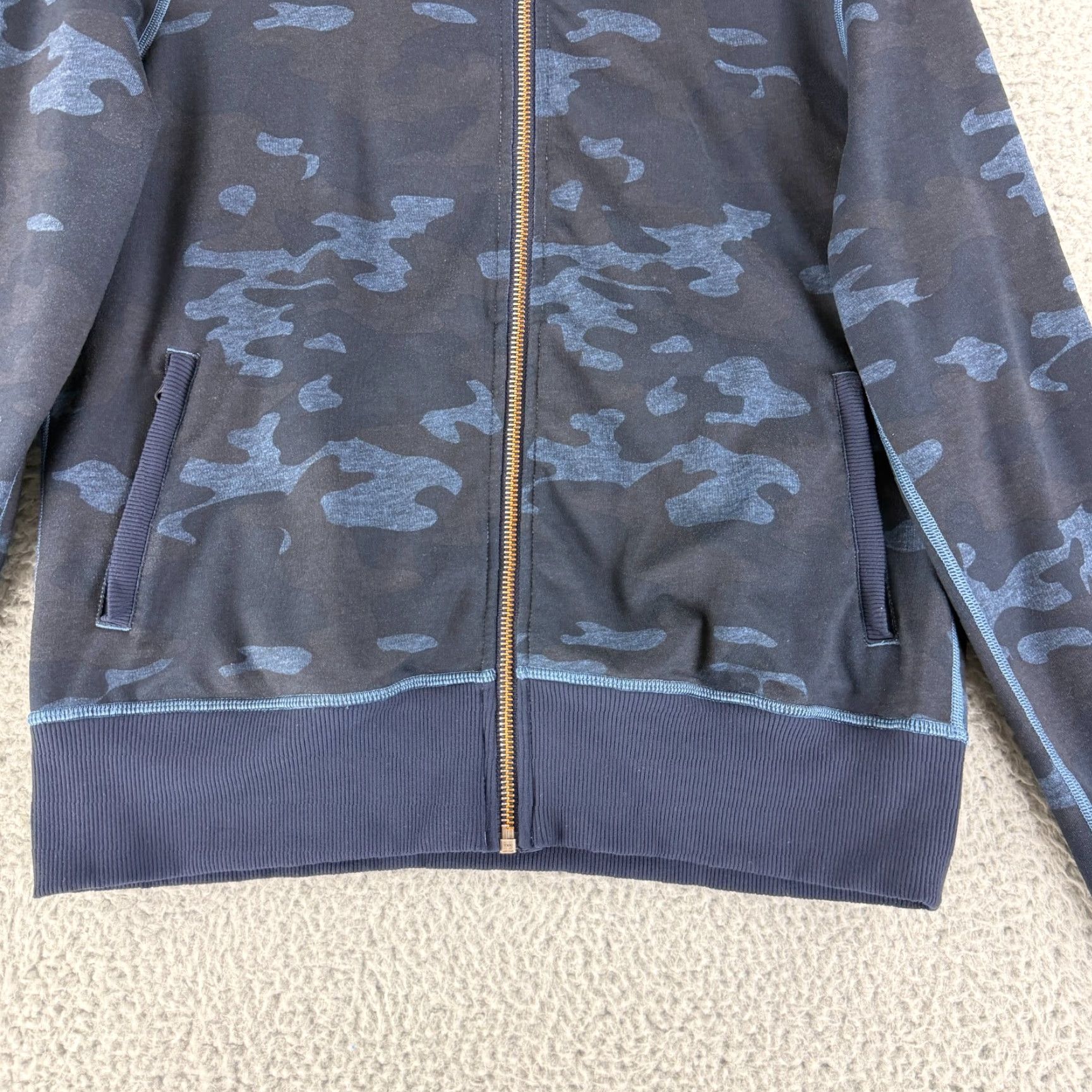 Lululemon Lululemon Namaskar Hoodie Sweater Women's Size 8 Blue Camo Full Zip Long Sleeve Size M / US 6-8 / IT 42-44 - 4 Thumbnail