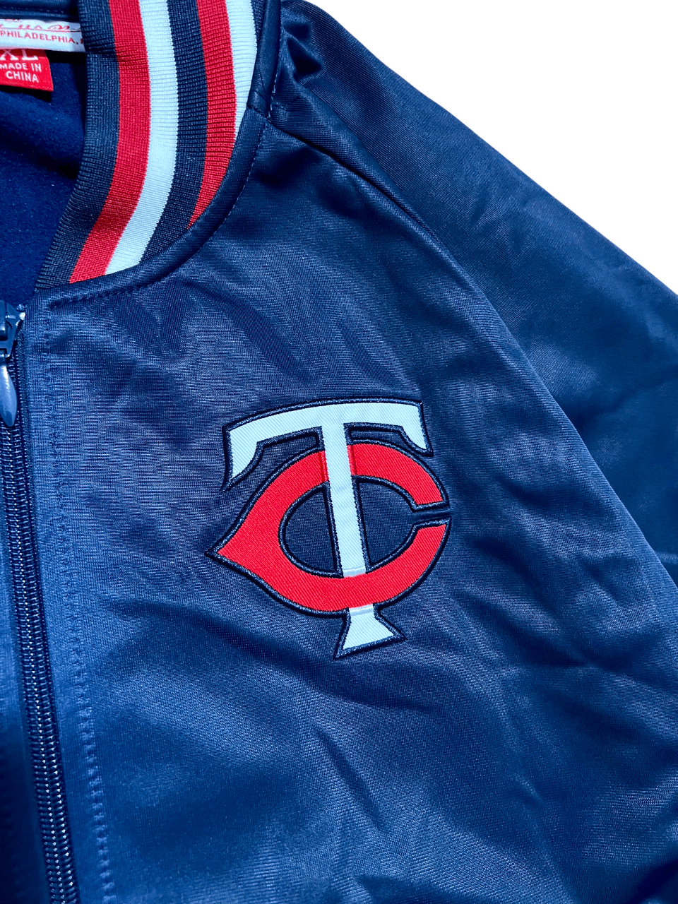 Mitchell & Ness Minnesota Twins Mitchell & Ness Satin Embroidered Jacke Size US XL / EU 56 / 4 - 2 Thumbnail