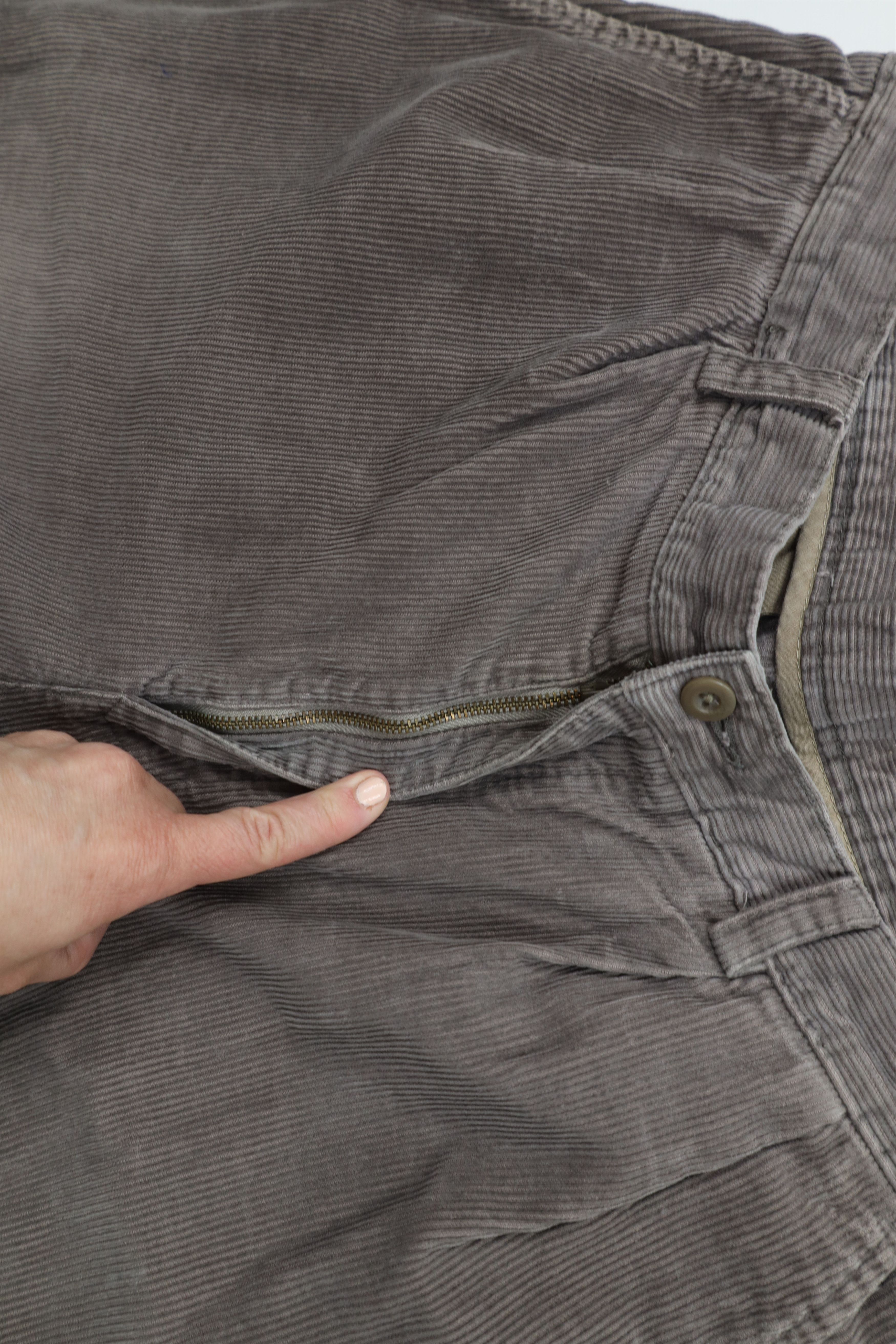 Vintage Vintage 90s Streetwear Cuffed Wide Leg Corduroy Chino Pants Size US 34 / EU 50 - 8 Thumbnail