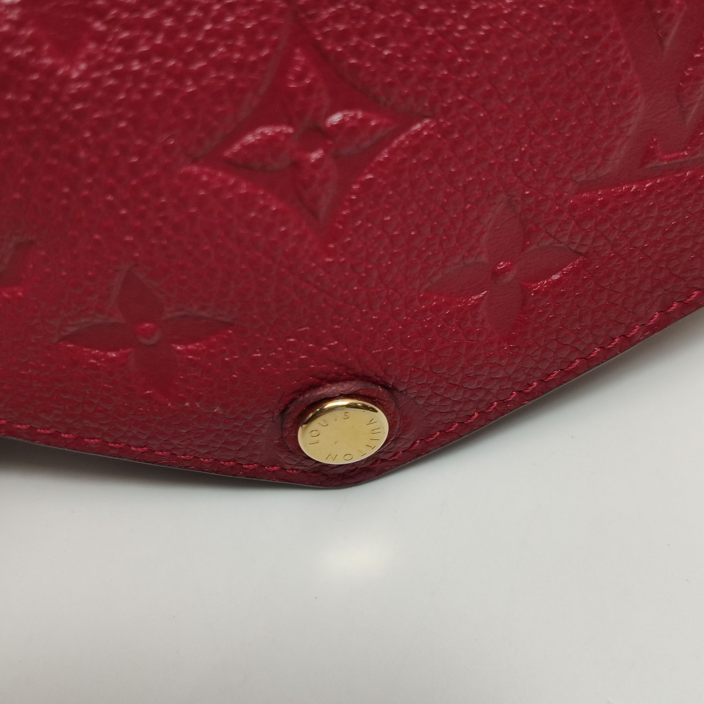 Louis Vuitton Louis Vuitton (LV) Cowhide solid color monogram embossed sn Size ONE SIZE - 7 Thumbnail