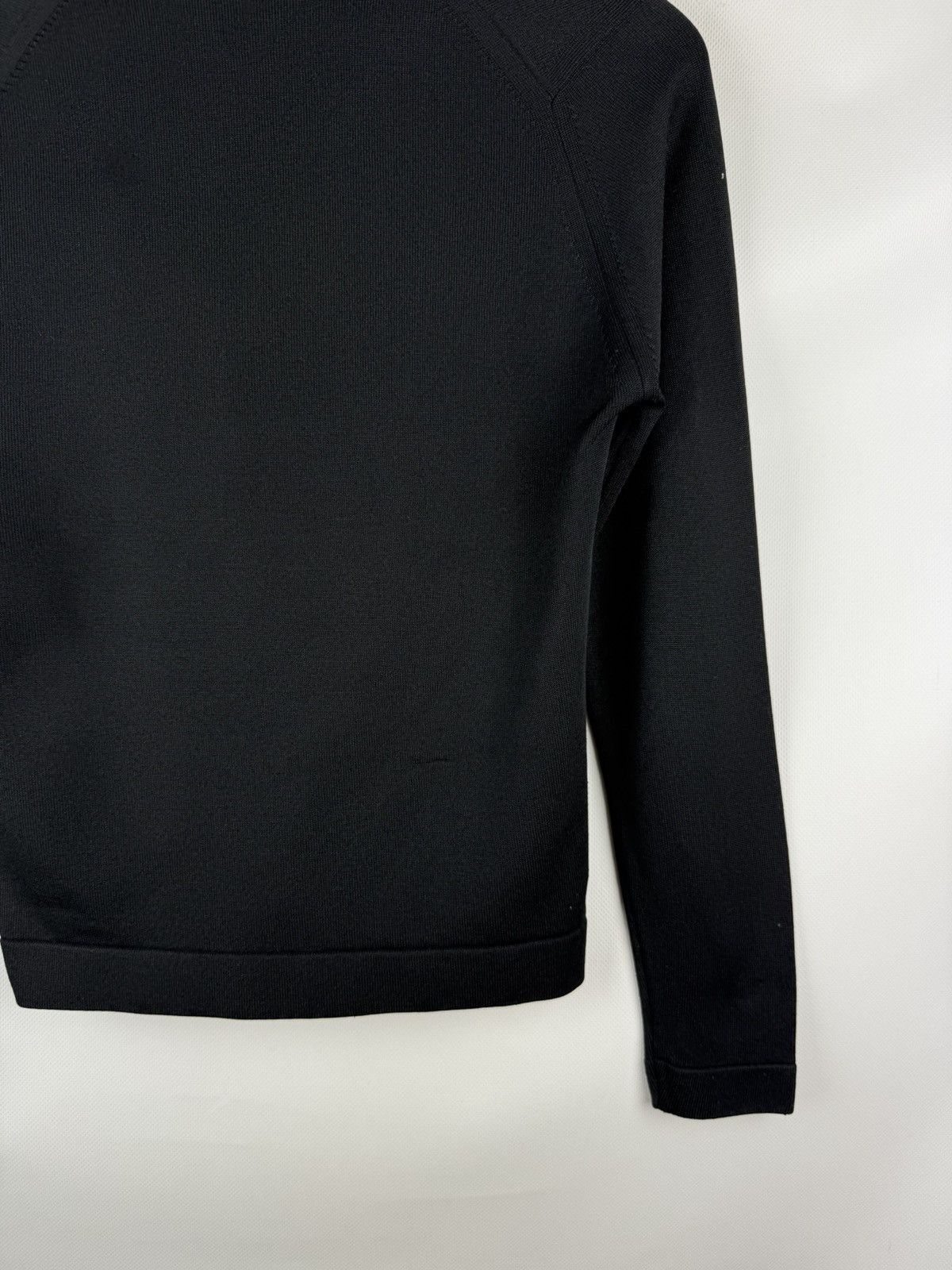 Givenchy Givenchy Vintage Ladies V-Neck Lightweight Sweater Pullover Size XS / US 0-2 / IT 36-38 - 19 Thumbnail