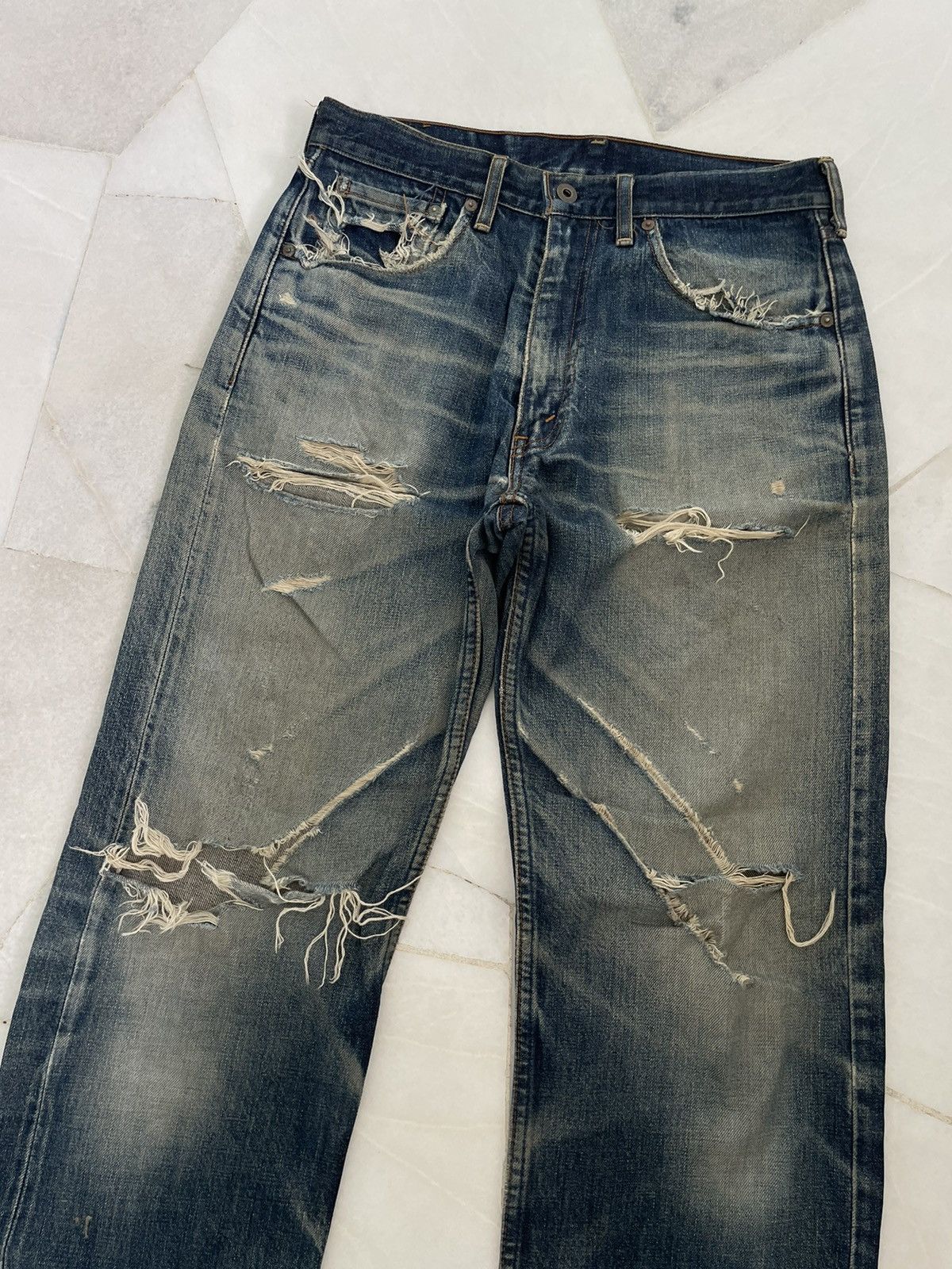 Levi's × Vintage VINTAGE 90s LEVIS THRASHED & DISTRESSED JEANS Size US 31 - 6 Thumbnail