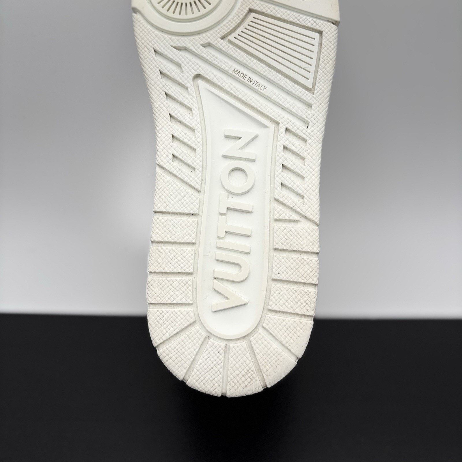 Louis Vuitton Louis Vuitton Trainer ' White ' | EXCELLENT CONDITION! Size US 8.5 / EU 41-42 - 20 Thumbnail