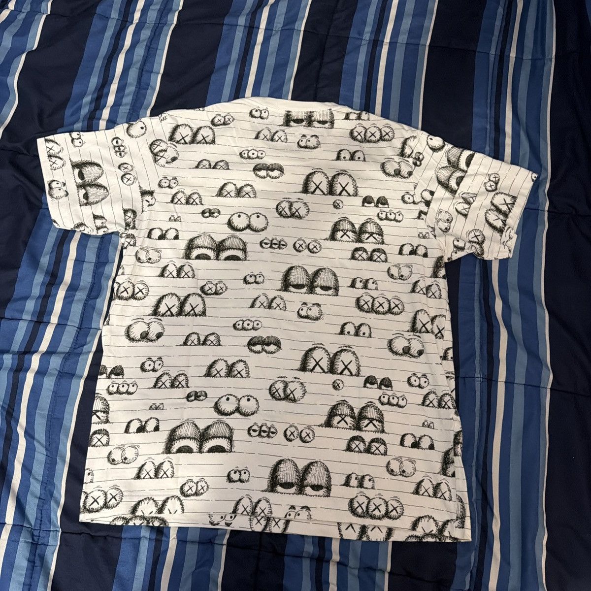 Uniqlo Uniqlo KAWS Mens Large White All Over Eyes Graphic Tee Size US L / EU 52-54 / 3 - 2 Thumbnail