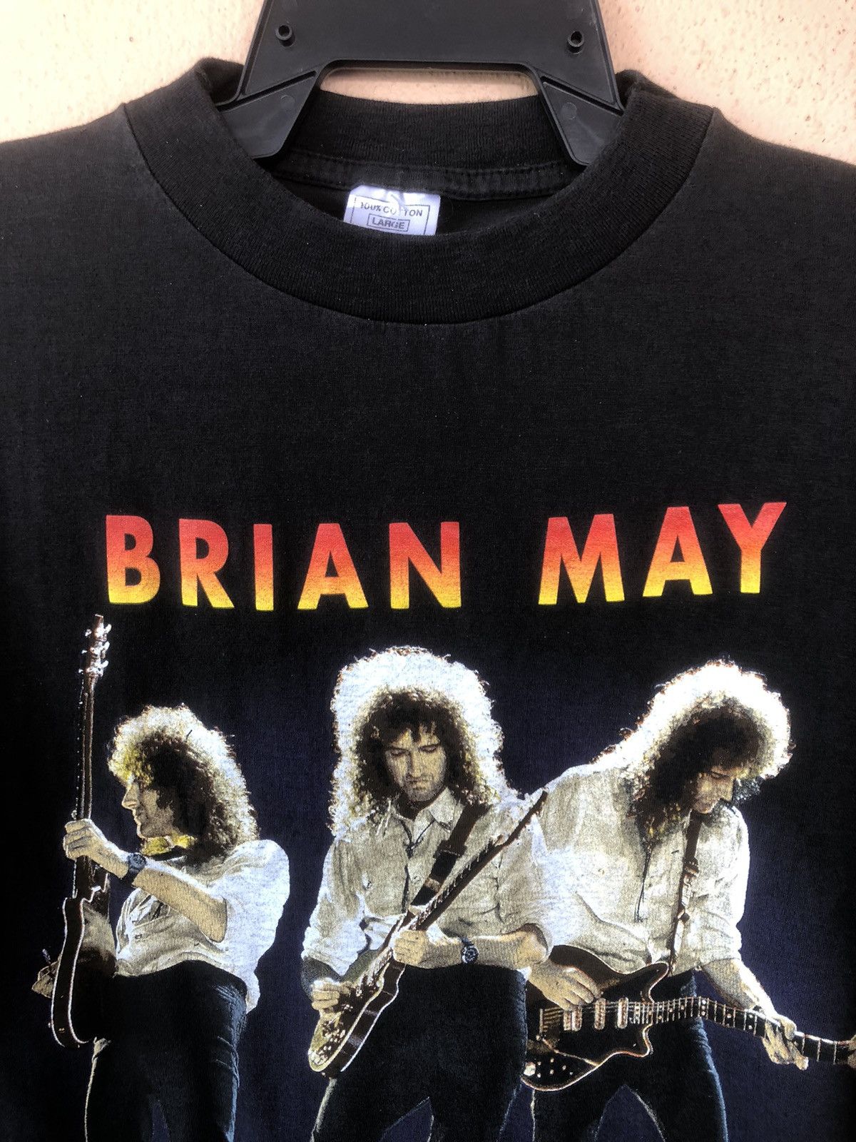 Band Tees × Vintage Vintage 90s BRIAN MAY QUEEN Guitarist Band Tee Size US L / EU 52-54 / 3 - 4 Thumbnail