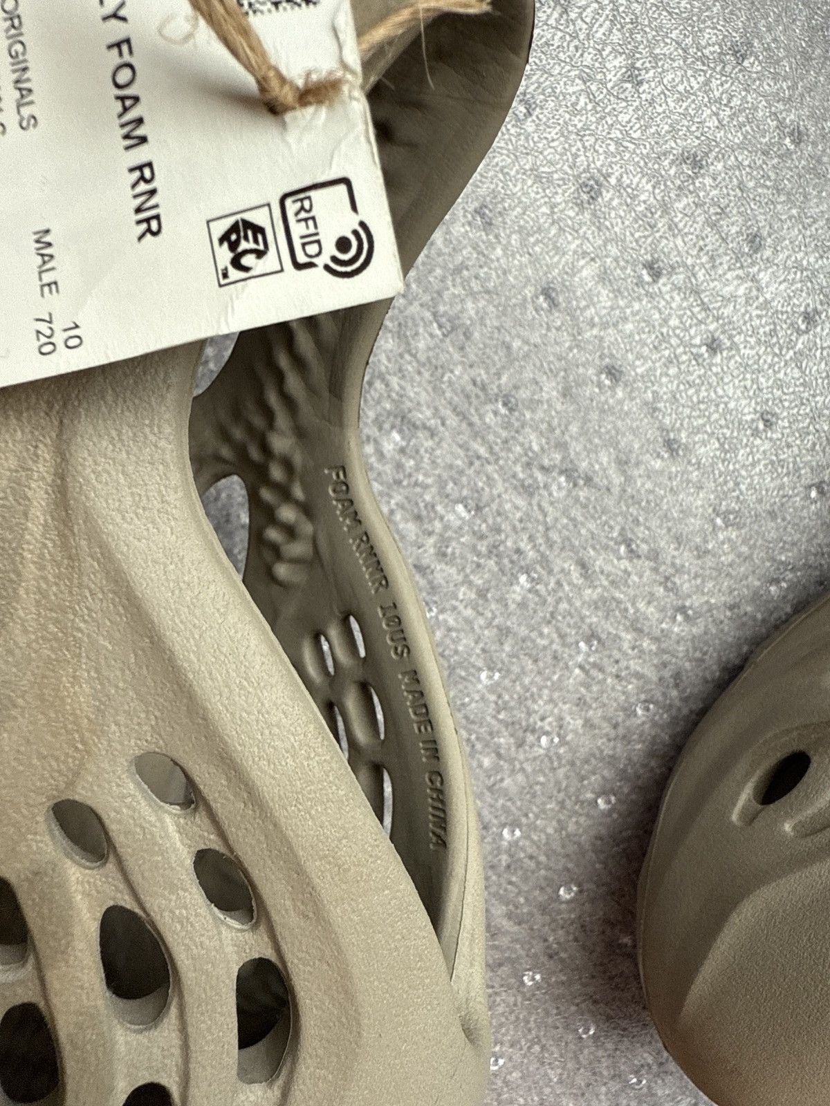 Yeezy Yeezy Foam RNNR Stone Sage Size US 10 / EU 43 - 6 Thumbnail
