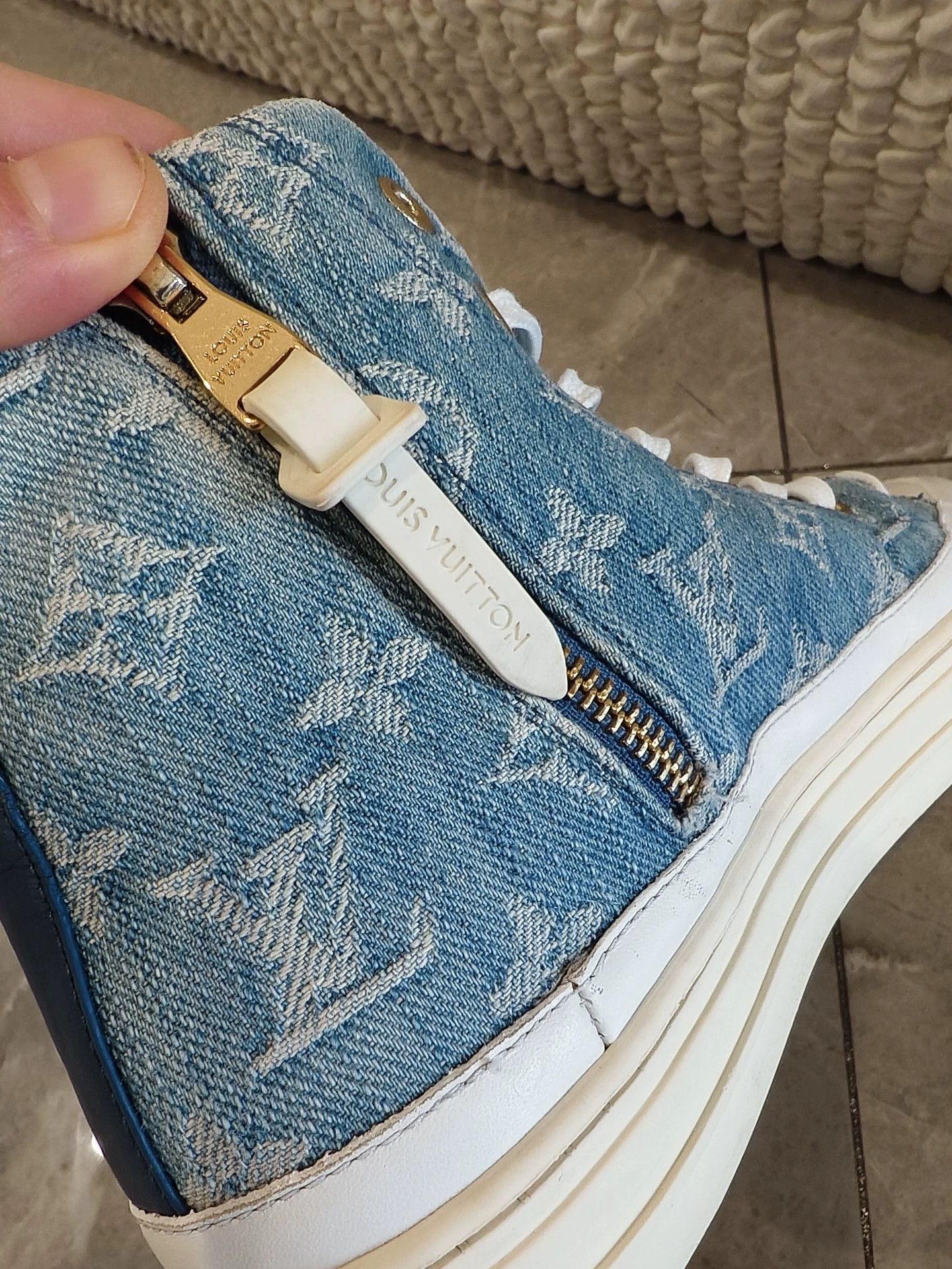 Louis Vuitton LV Denim High-Top Sneakers Size 37 (Fits 37.5) Pre-owned Size US 7 / IT 37 - 8 Thumbnail