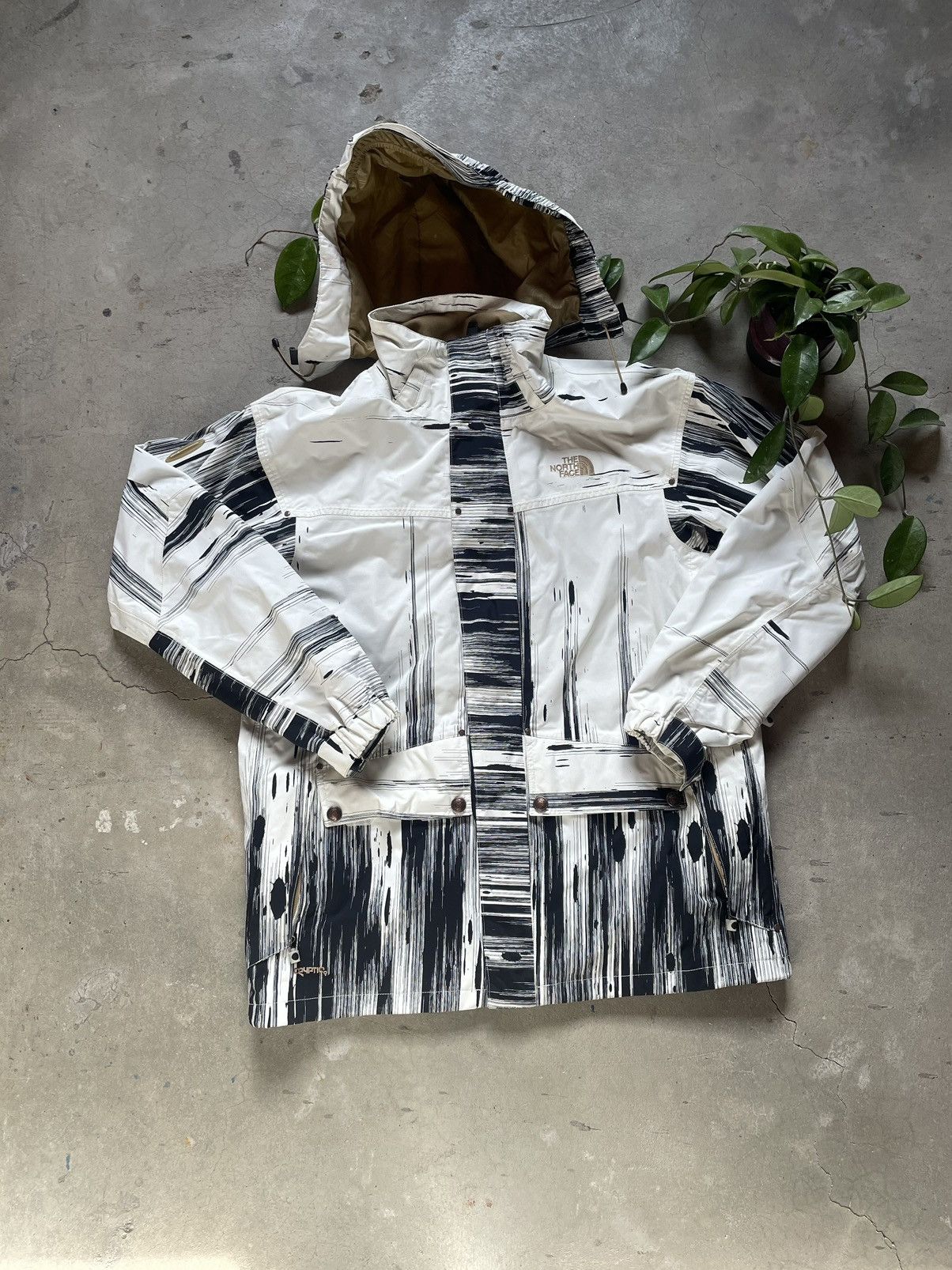 image of The North Face North Face Cryptic Hyvent Jacket in White, Men's (Size Large)