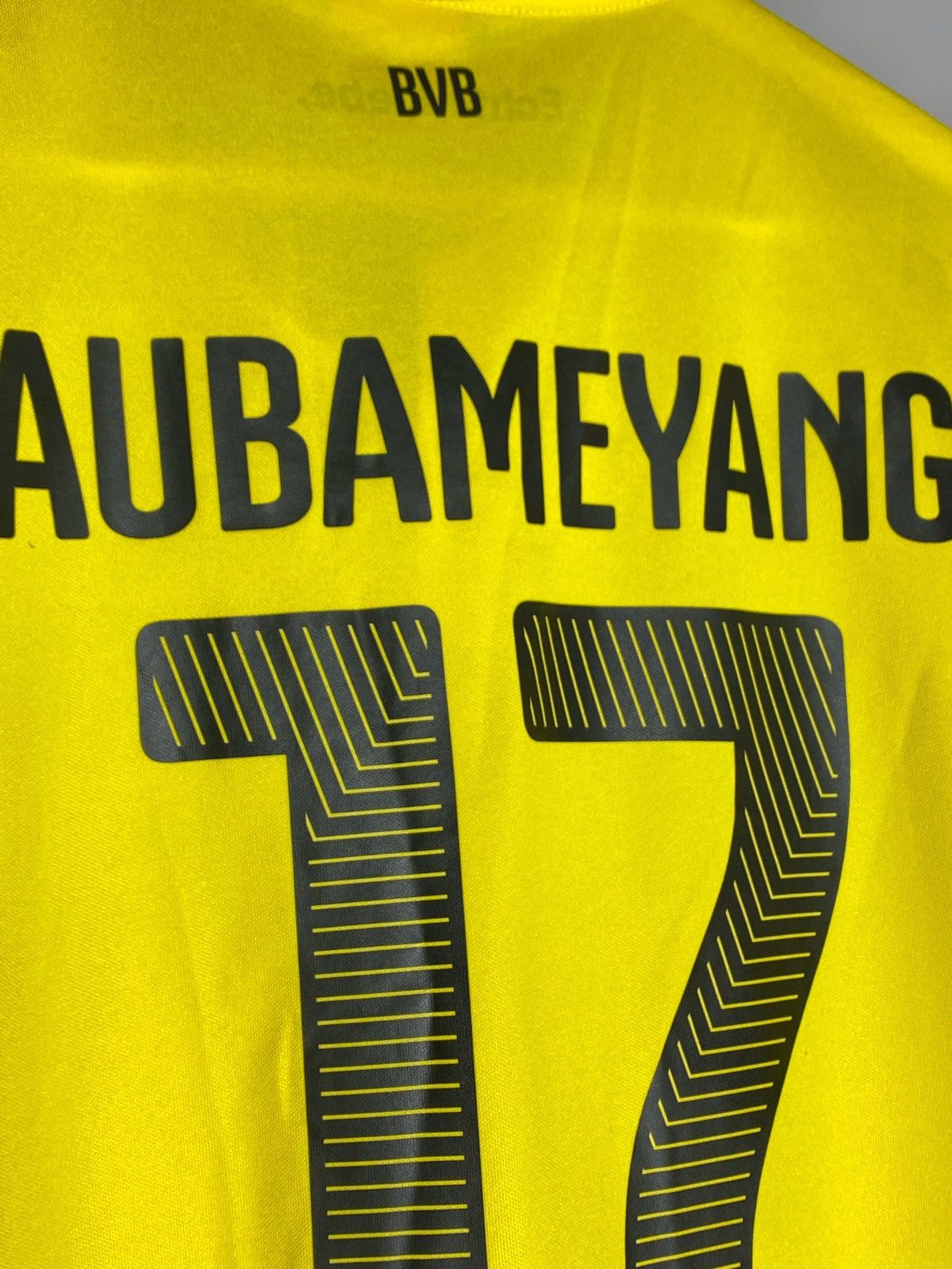 Puma #17 Aubameyang BVB Borussia Dortmund Puma Football Shirt Size US M / EU 48-50 / 2 - 12 Thumbnail
