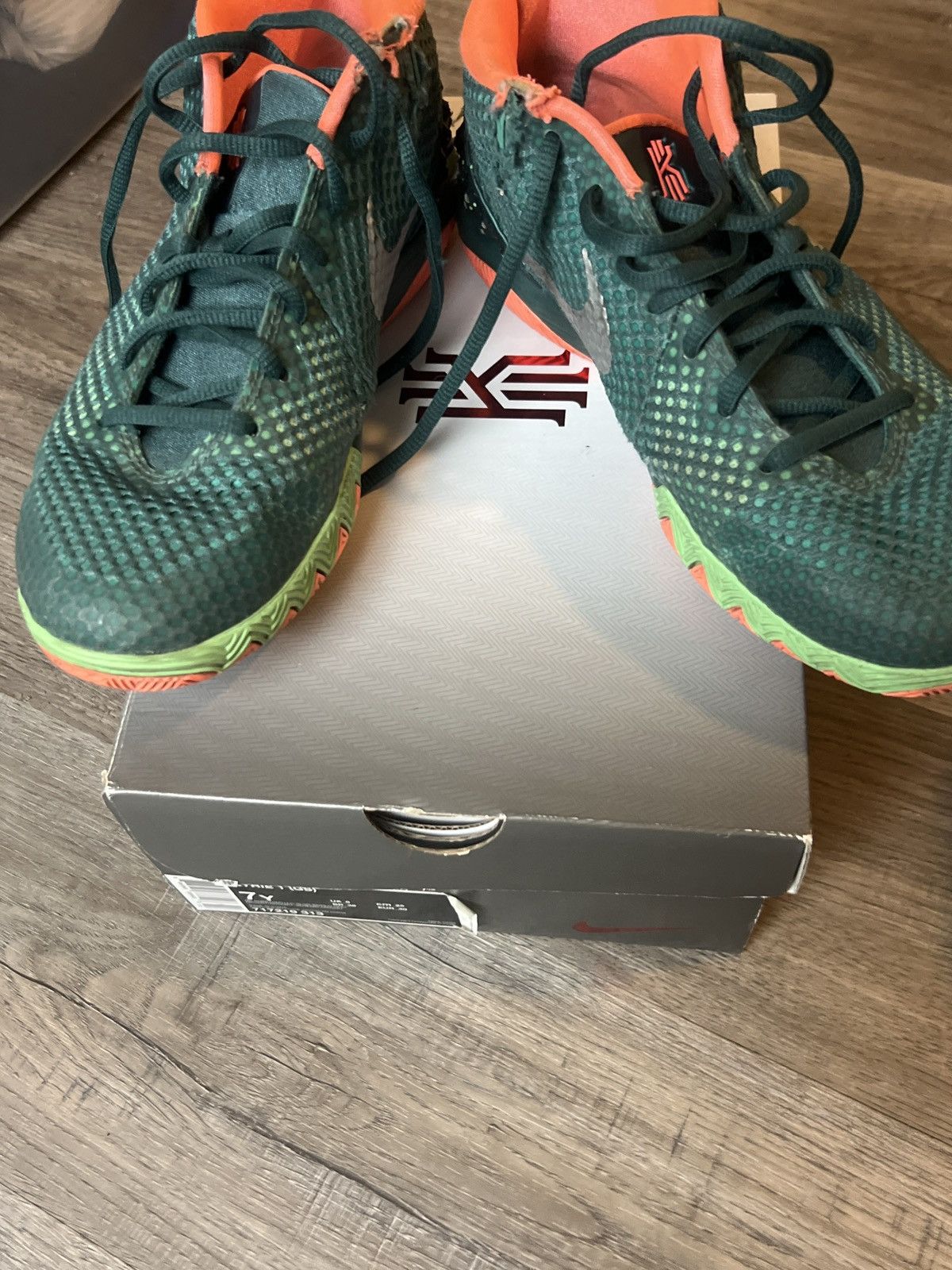 Nike Kyrie1 (gs) Size US 7 / EU 40 - 8 Thumbnail