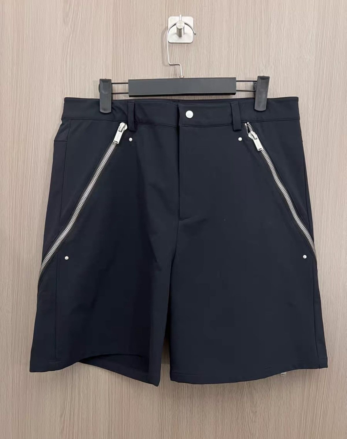 Heliot Emil Heliot Emil HE Woven Nylon Zip-Through Shorts Size US 32 / EU 48 - 1 Thumbnail