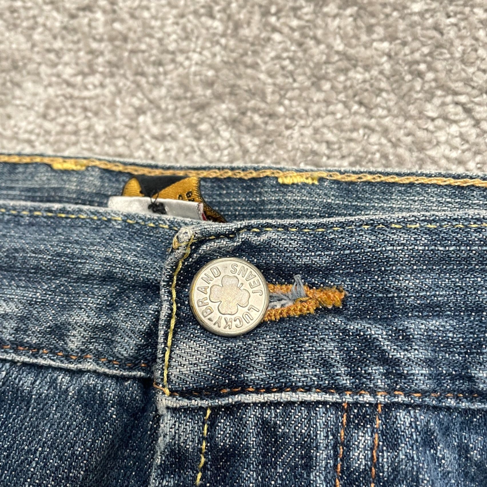 Lucky Brand Lucky Brand Jeans Dungaree Denim Mens 36 Blue Medium Wash Straight Classic 36x32 Size US 36 / EU 52 - 3 Thumbnail