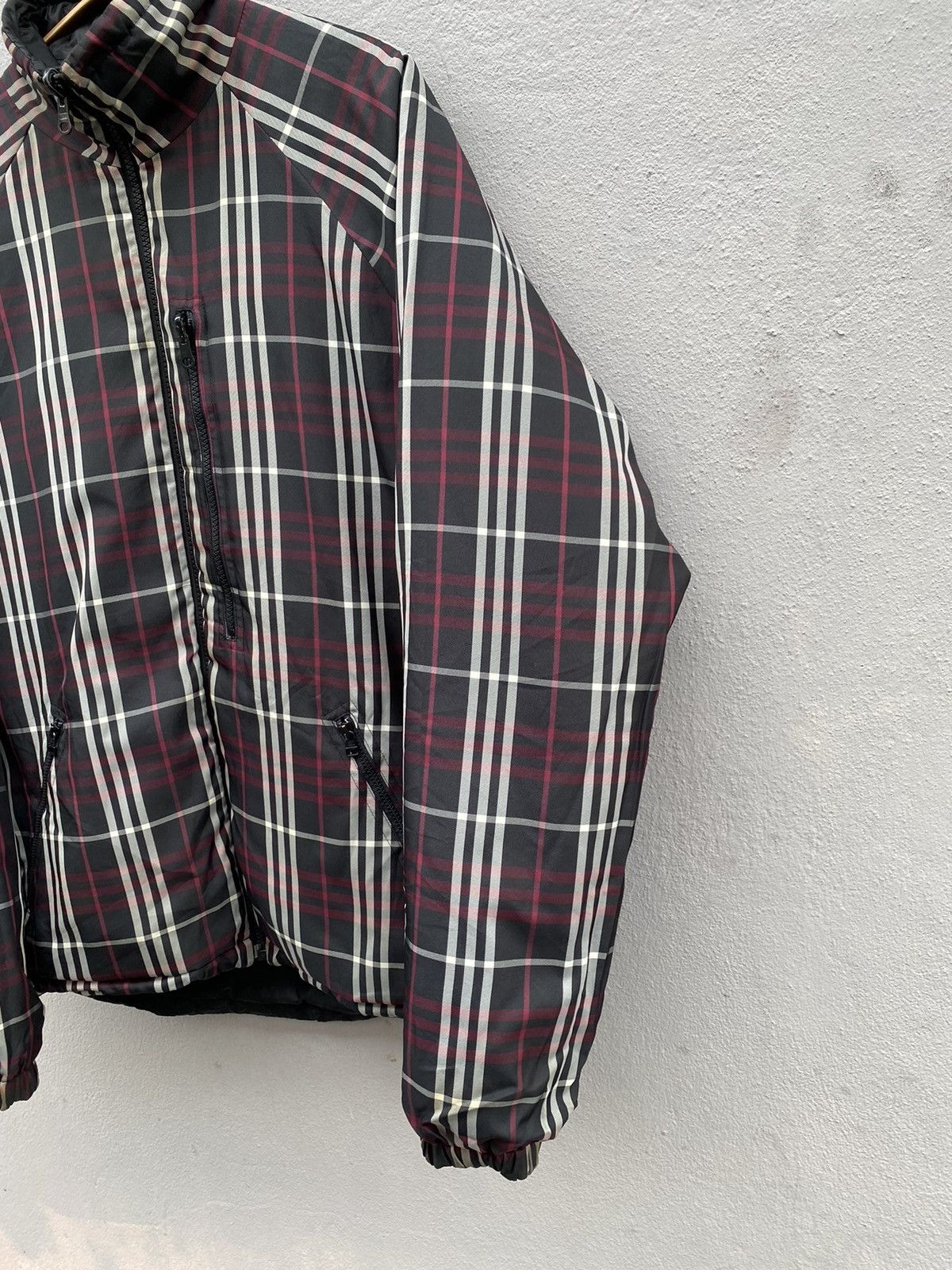 Burberry BURBERRY Blue Label Reversible Iconic Checked Puffer Down Size US M / EU 48-50 / 2 - 6 Thumbnail