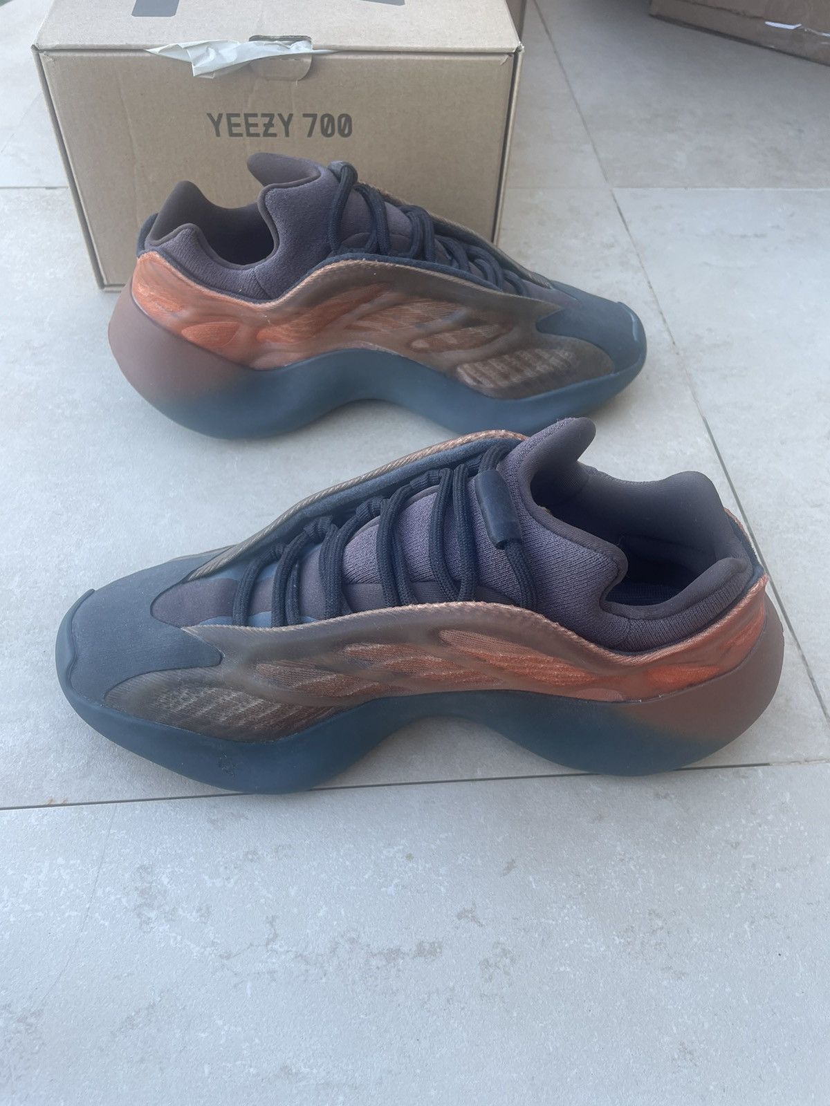 Adidas adidas Yeezy 700 V3 Copper Fade OG Box and Tags Size US 6.5 / EU 39-40 - 2 Thumbnail