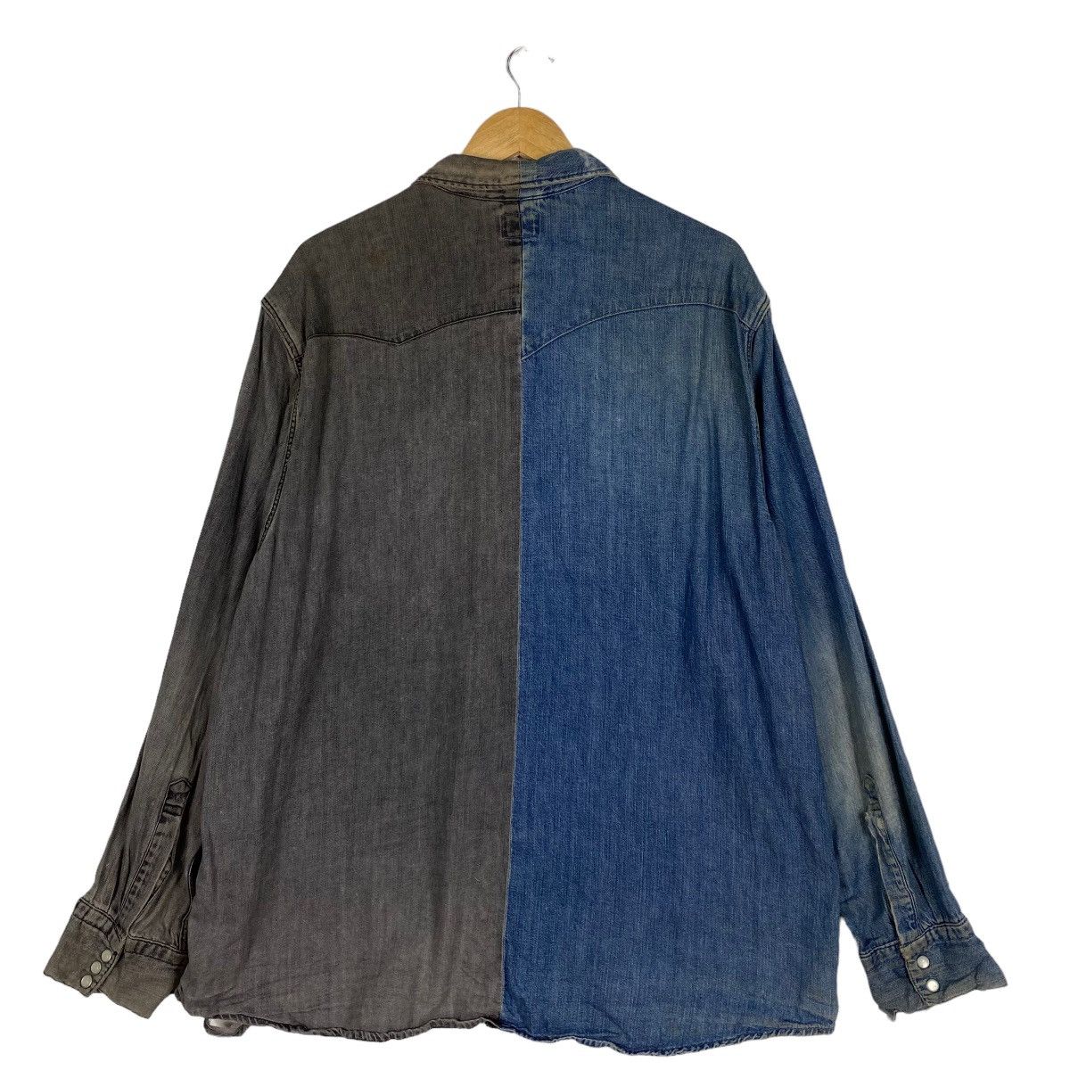 Levi's × Levi's Vintage Clothing LEVI'S TWO TONE RARE DESIGN LONGSLEEVE JEANS SHIRT Size US XL / EU 56 / 4 - 9 Thumbnail