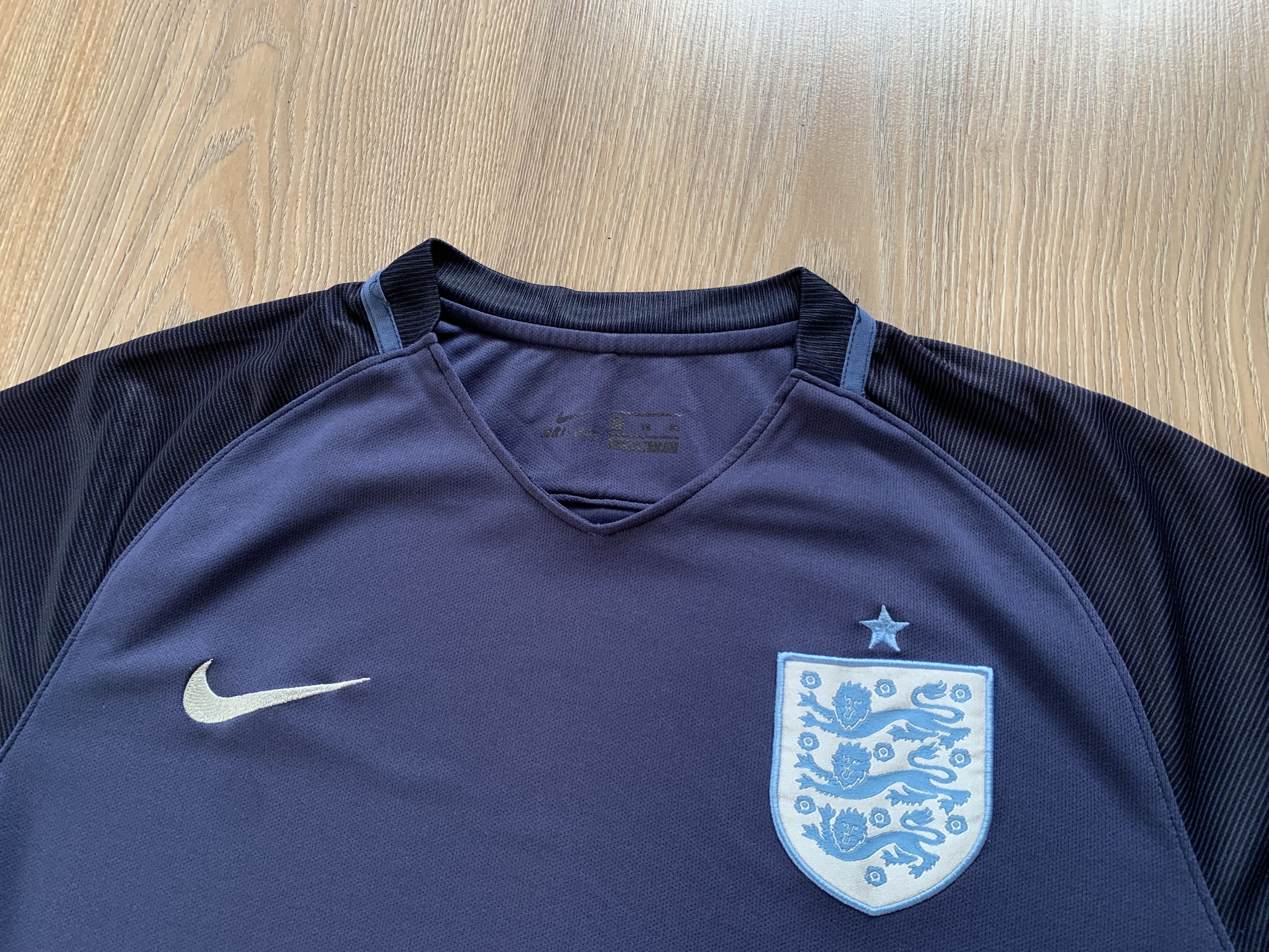 Nike Nike England Soccer Jersey 17-18 Size US S / EU 44-46 / 1 - 4 Thumbnail