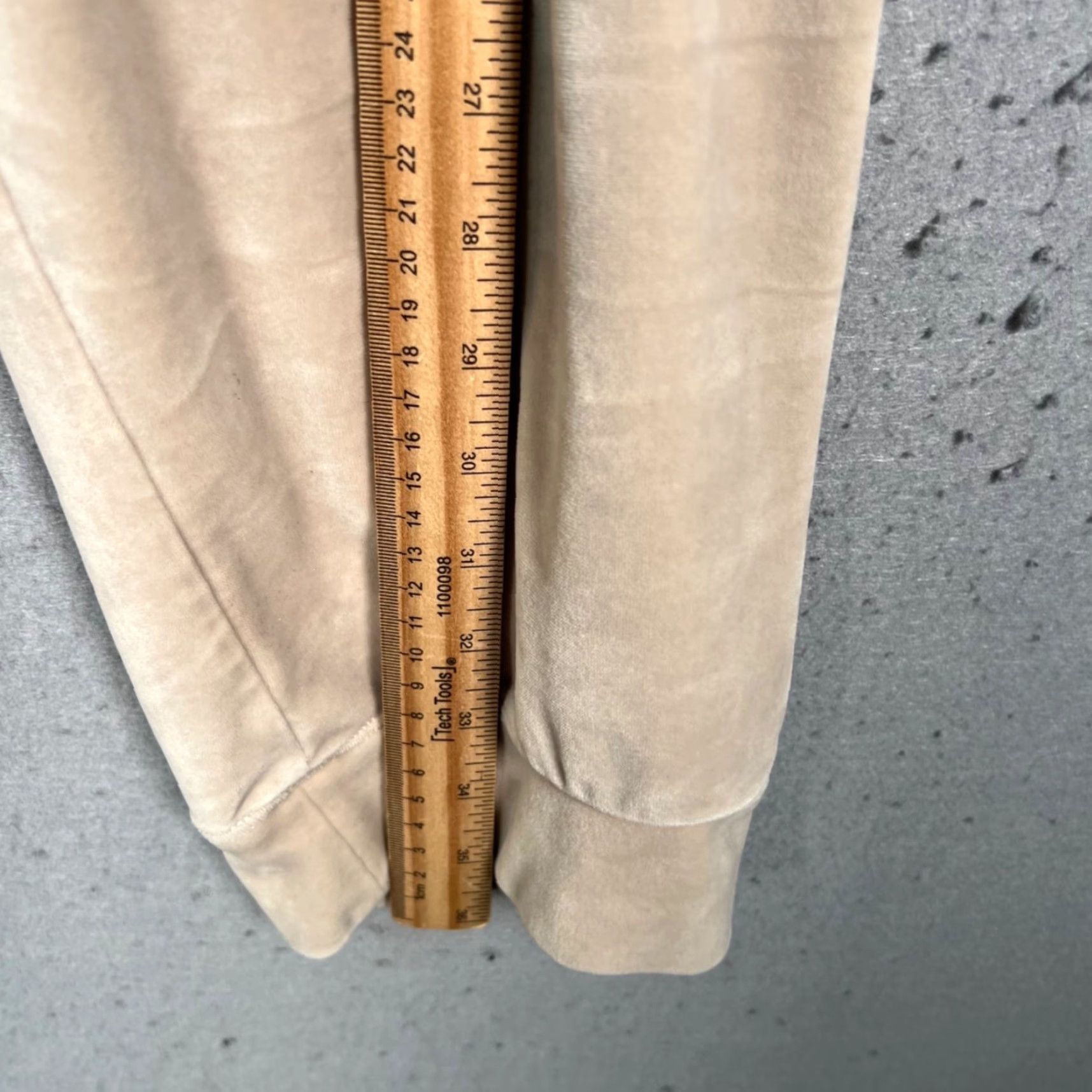 Anthropologie Womens Velour Jogger Pants Beige Cropped High Rise L Inseam 25 Tapered Front Flat Front Casual Lounge Wear