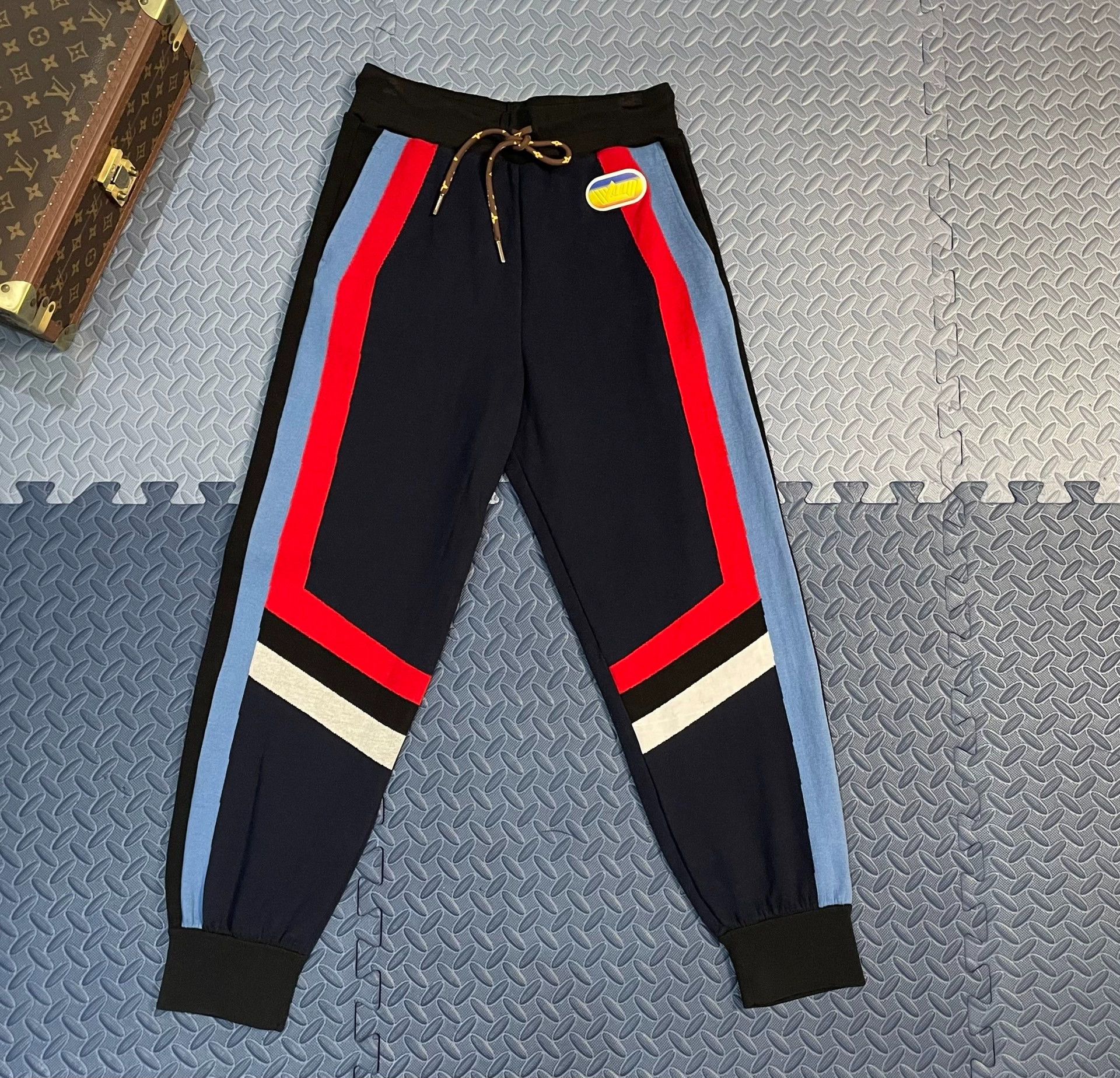 Louis Vuitton Louis Vuitton Limited Edition Casual Pants - dmc Size US 35 - 1 Thumbnail