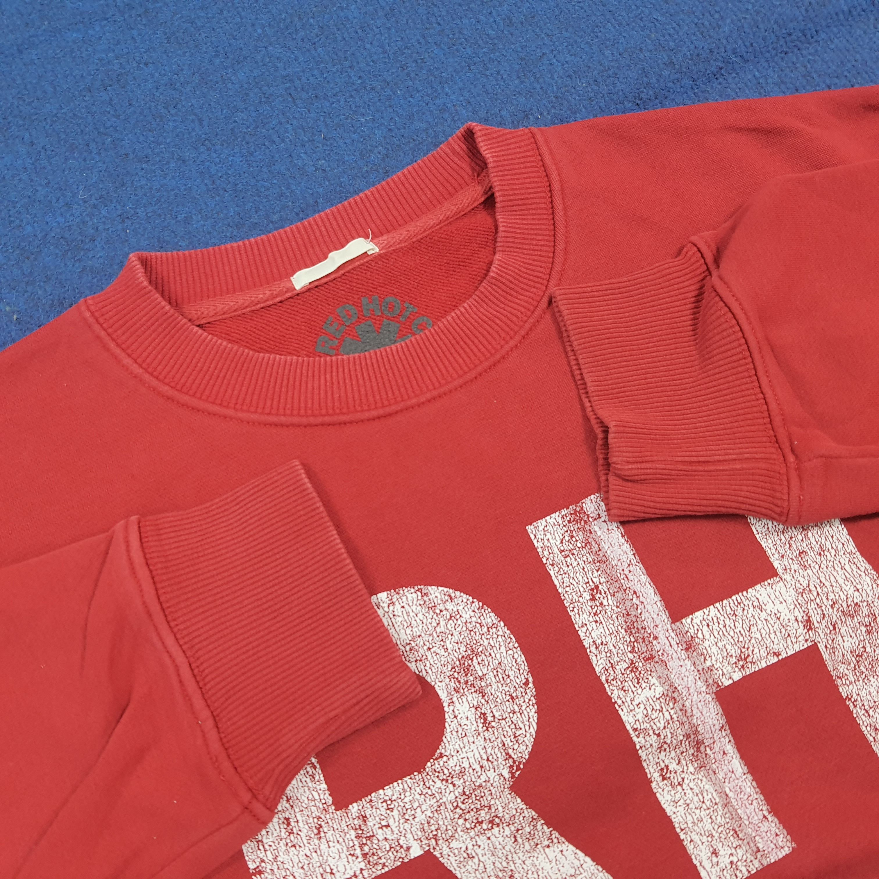 Band Tees Vintage Red Hot Chili Peppers Rock Band Sweatshirt C296N10 Size US L / EU 52-54 / 3 - 6 Thumbnail
